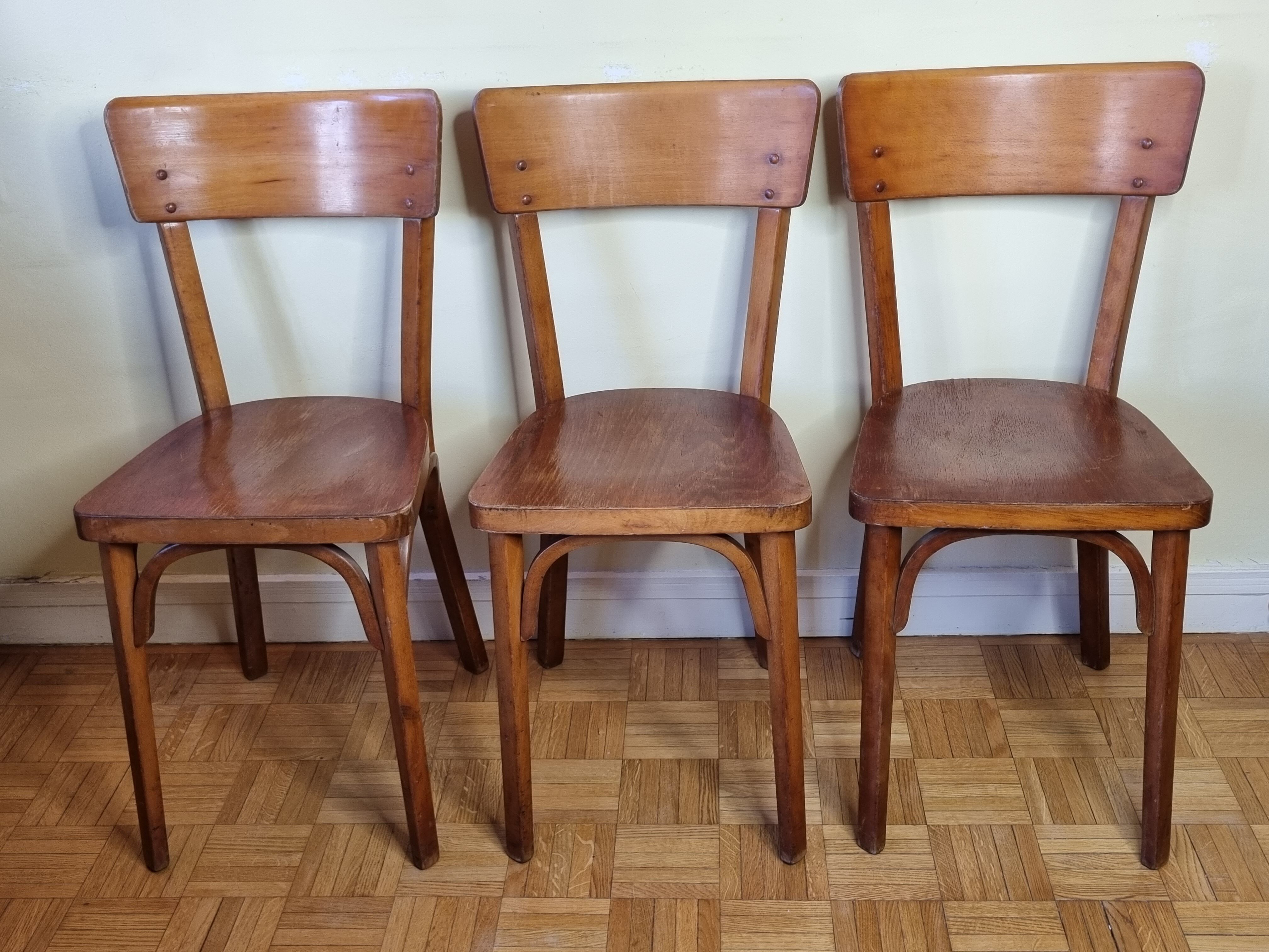 Ensemble de trois chaises bistrot Baumann