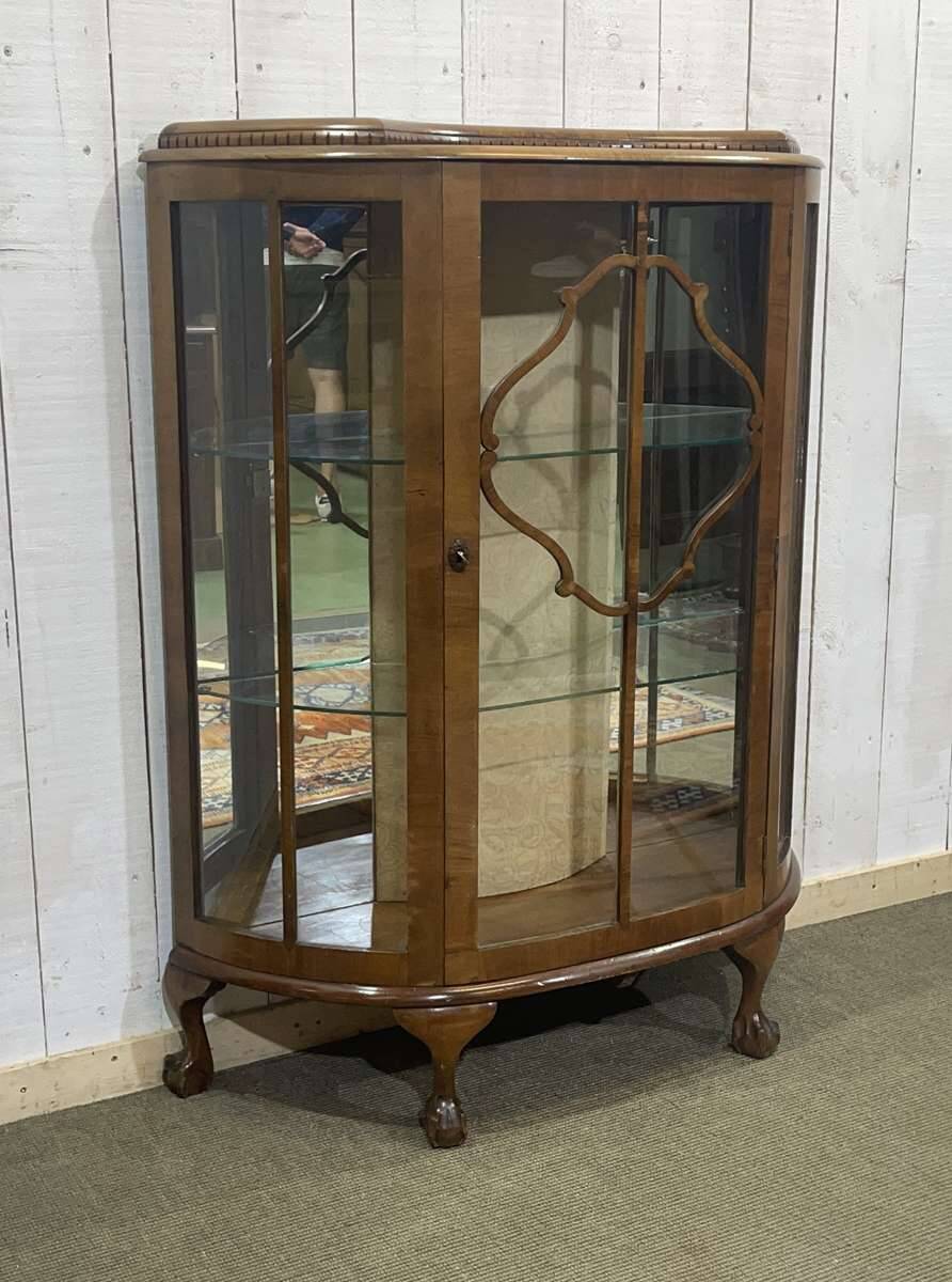 English display cabinet from the 1950s in walnut