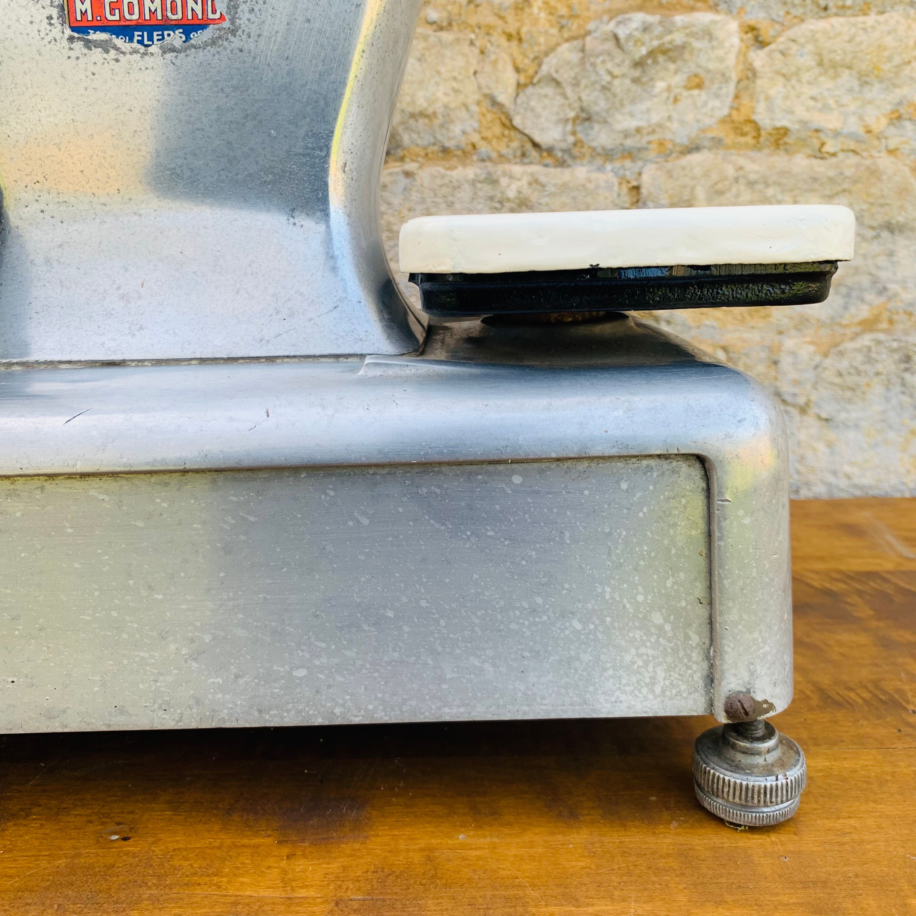 Old Lutrana grocery scale