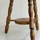 Tabouret vintage en bois tourné avec tablette basse