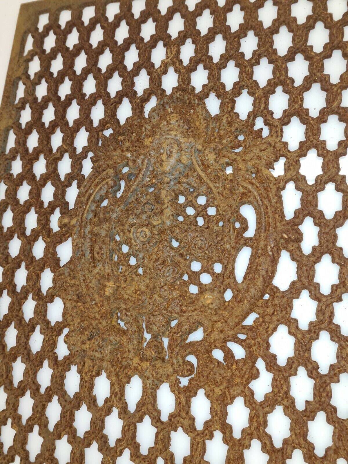 Grille de porte en fonte