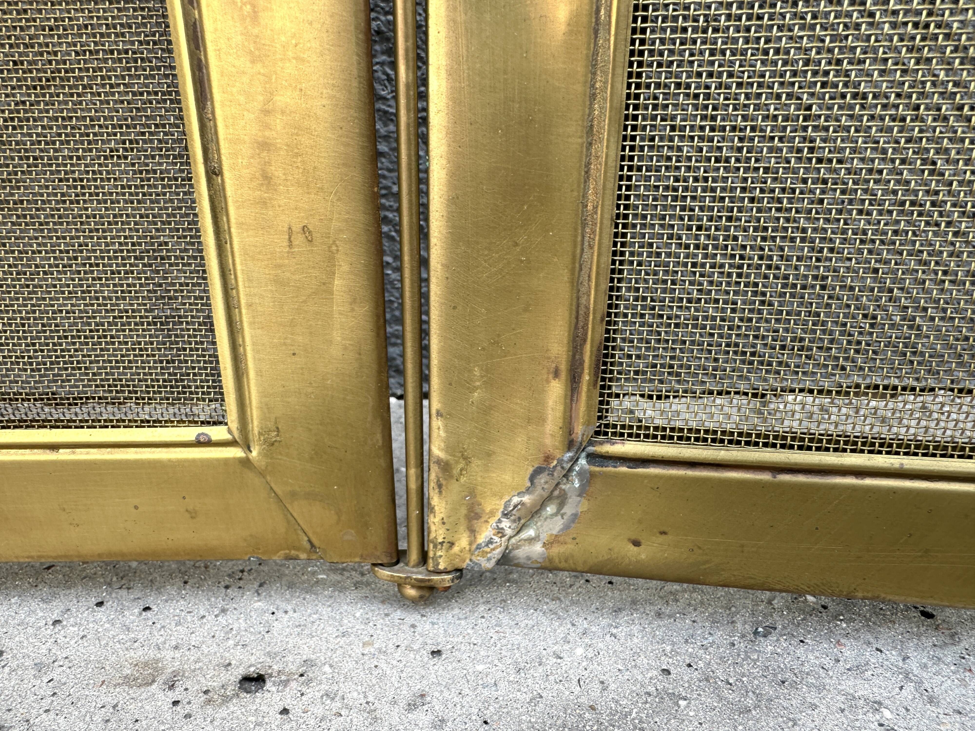 Antique brass fireplace screen from the 19th century by Bouhon Frères.