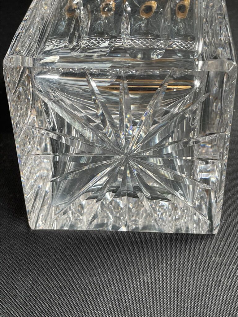Alcohol decanter in blown and cut crystal Empire style XXth