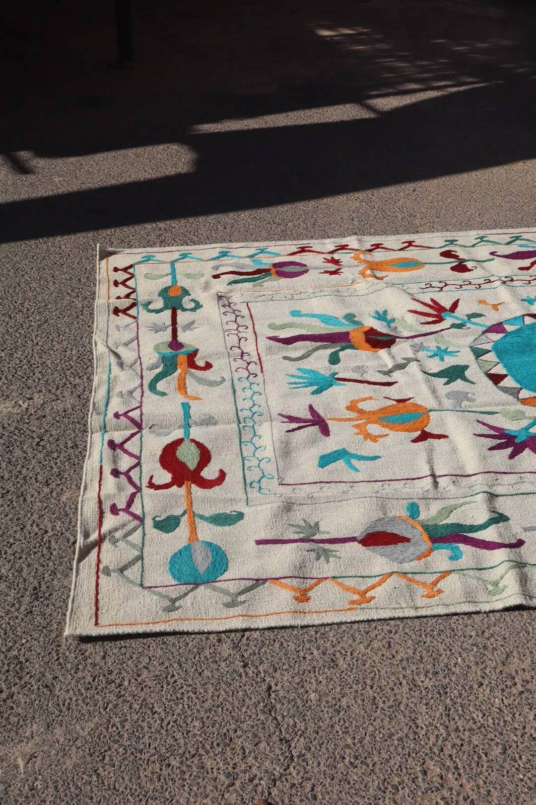 White blue multicoloured kilim suzani rug – 240x170 cm