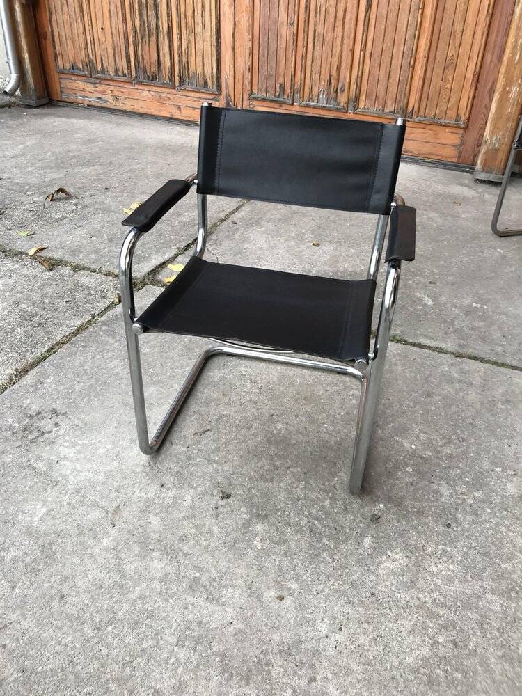 Mid-century round coffee table in chrome and smoked glass with 2 black leather chairs.