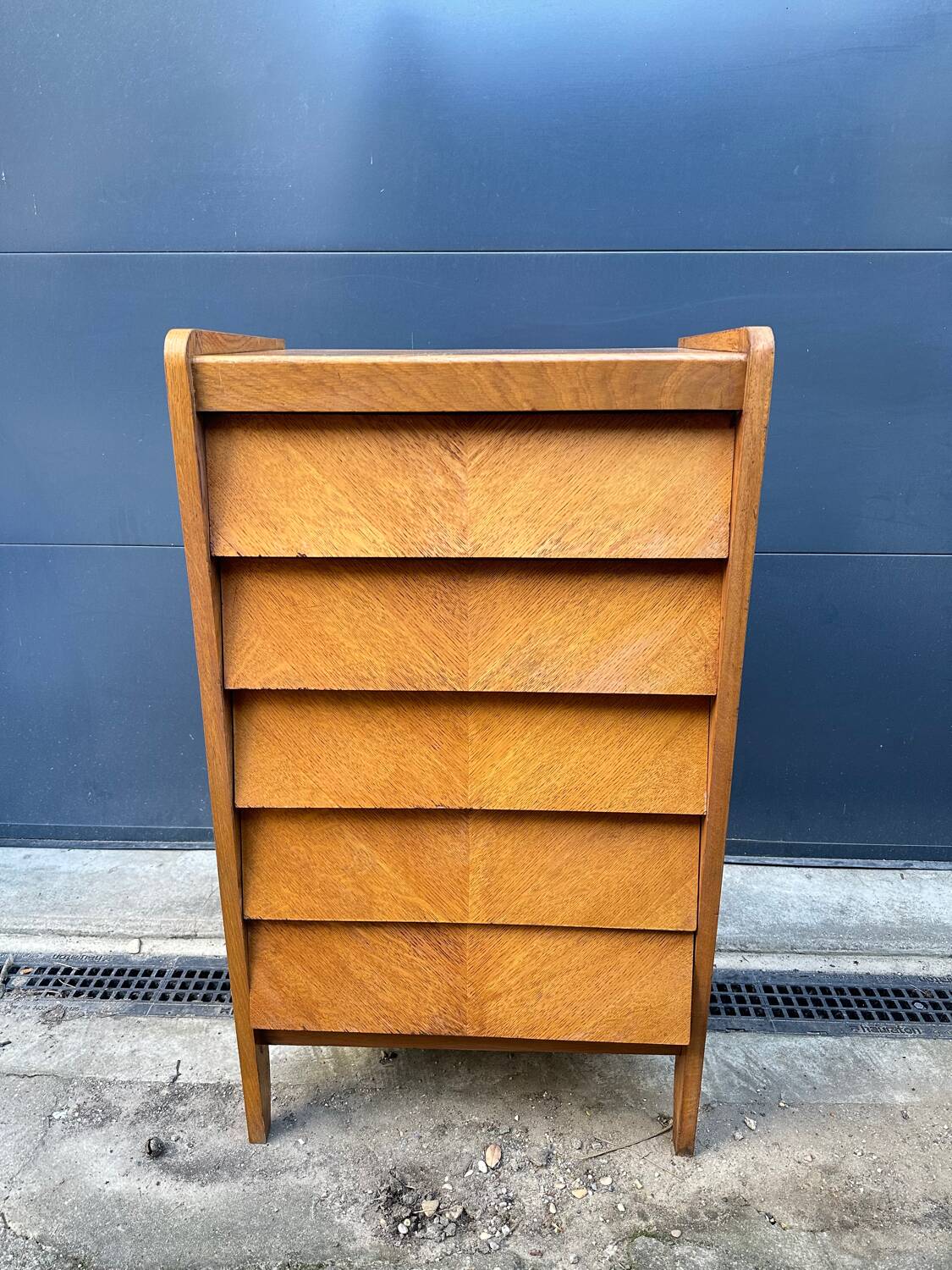 Antique chest of drawers