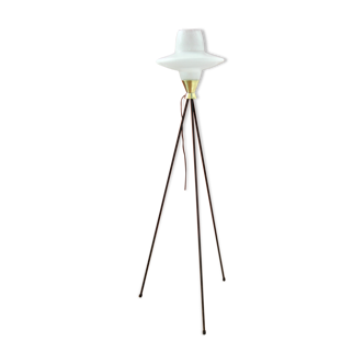 Tripod lamppost with a Sputnik fashion opalin glass or very 60s UFO