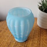 Vase en opaline bleu et blanc