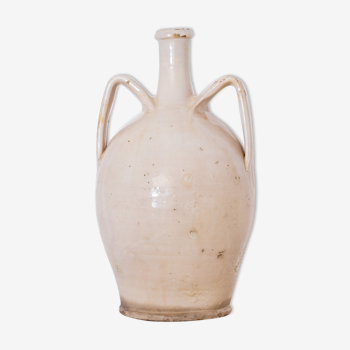 Vase blanc en céramique antique