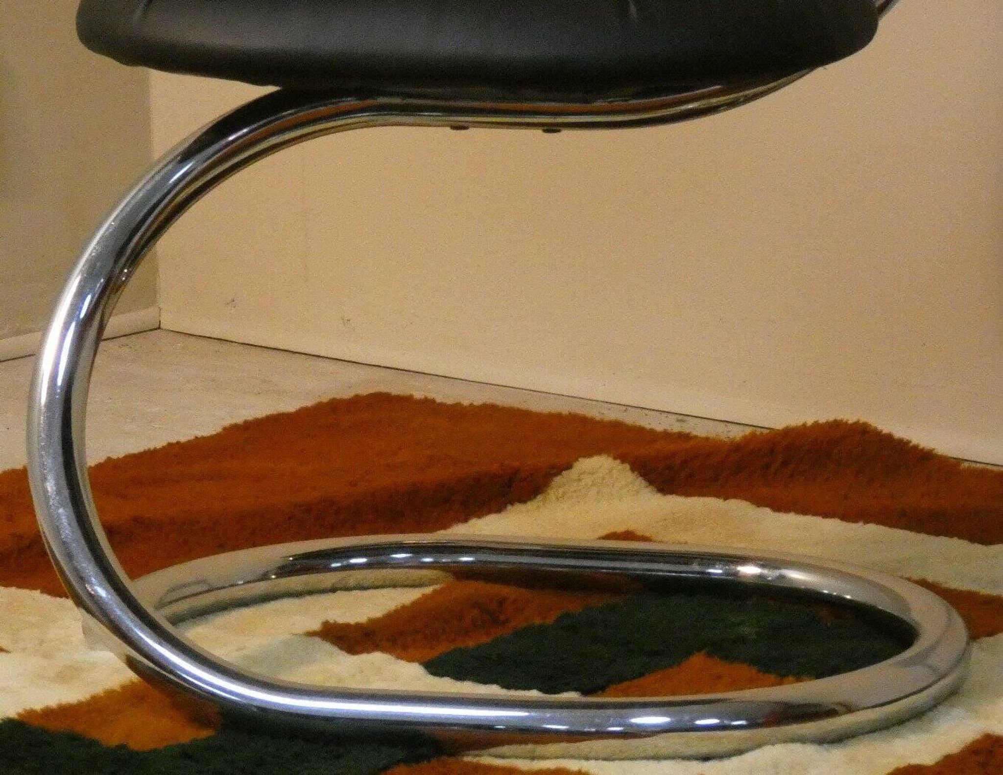 Cobra chairs in steel and black leather by Giotto Stoppino, 1970s, set of 5.