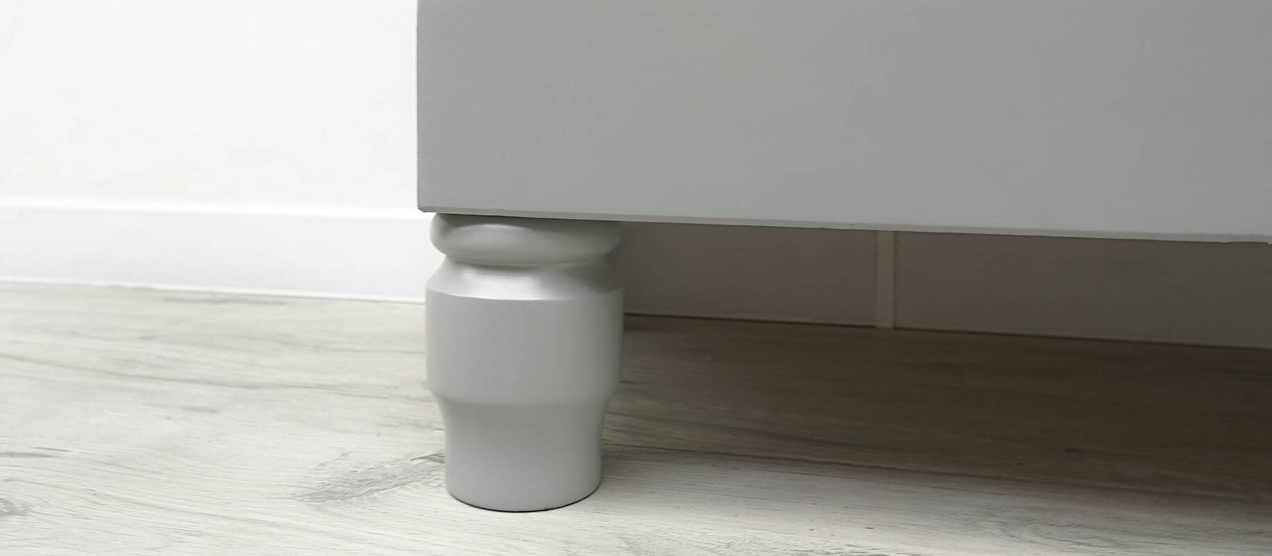 Display case made of oak wood