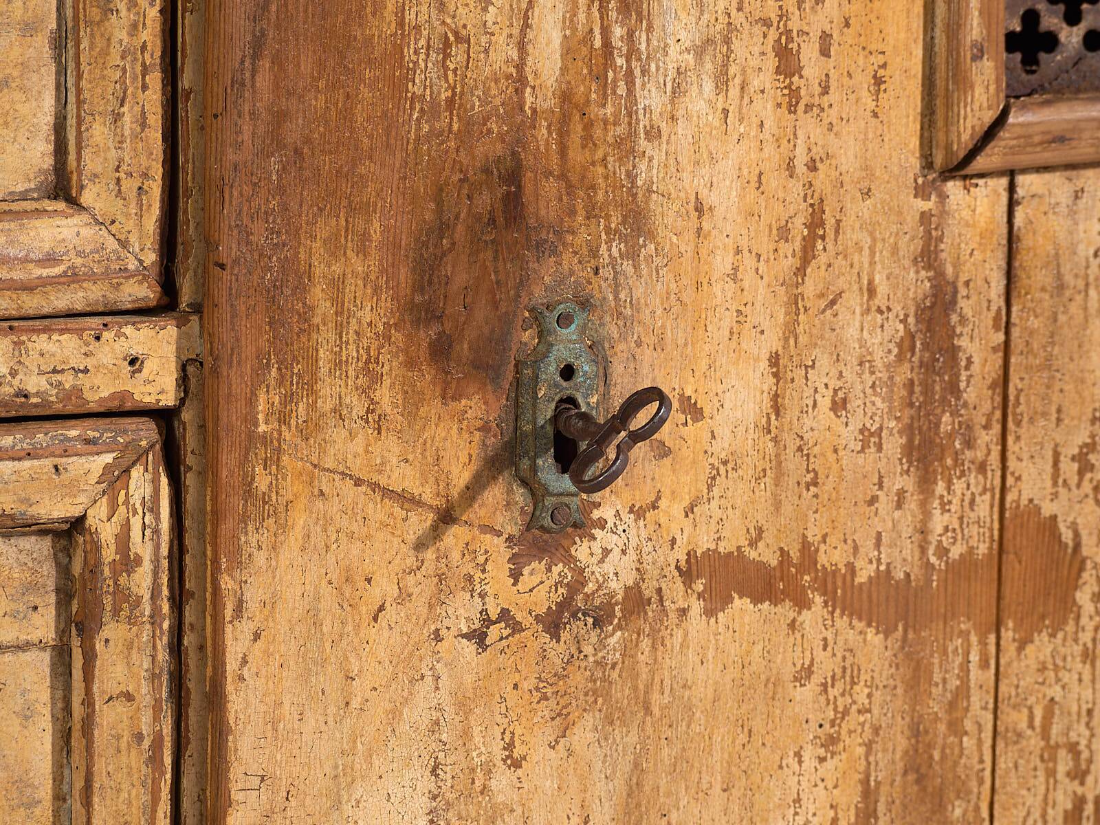 Antique kitchen cupboard (c.1920)