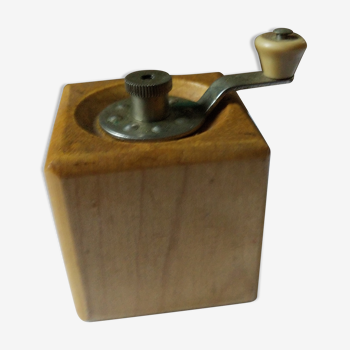 Small Marlux pepper mill made in France