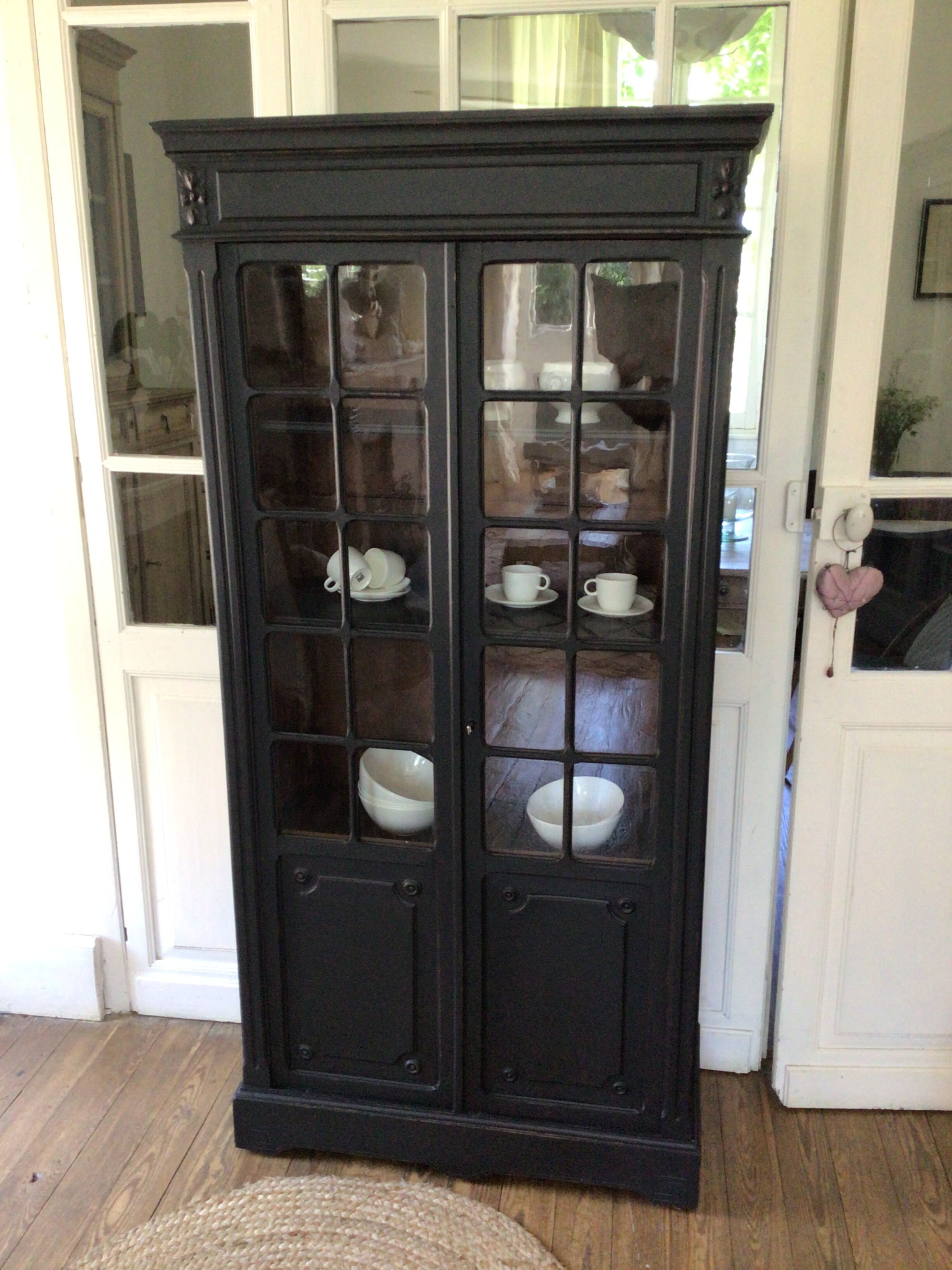 Parisian showcase cabinet