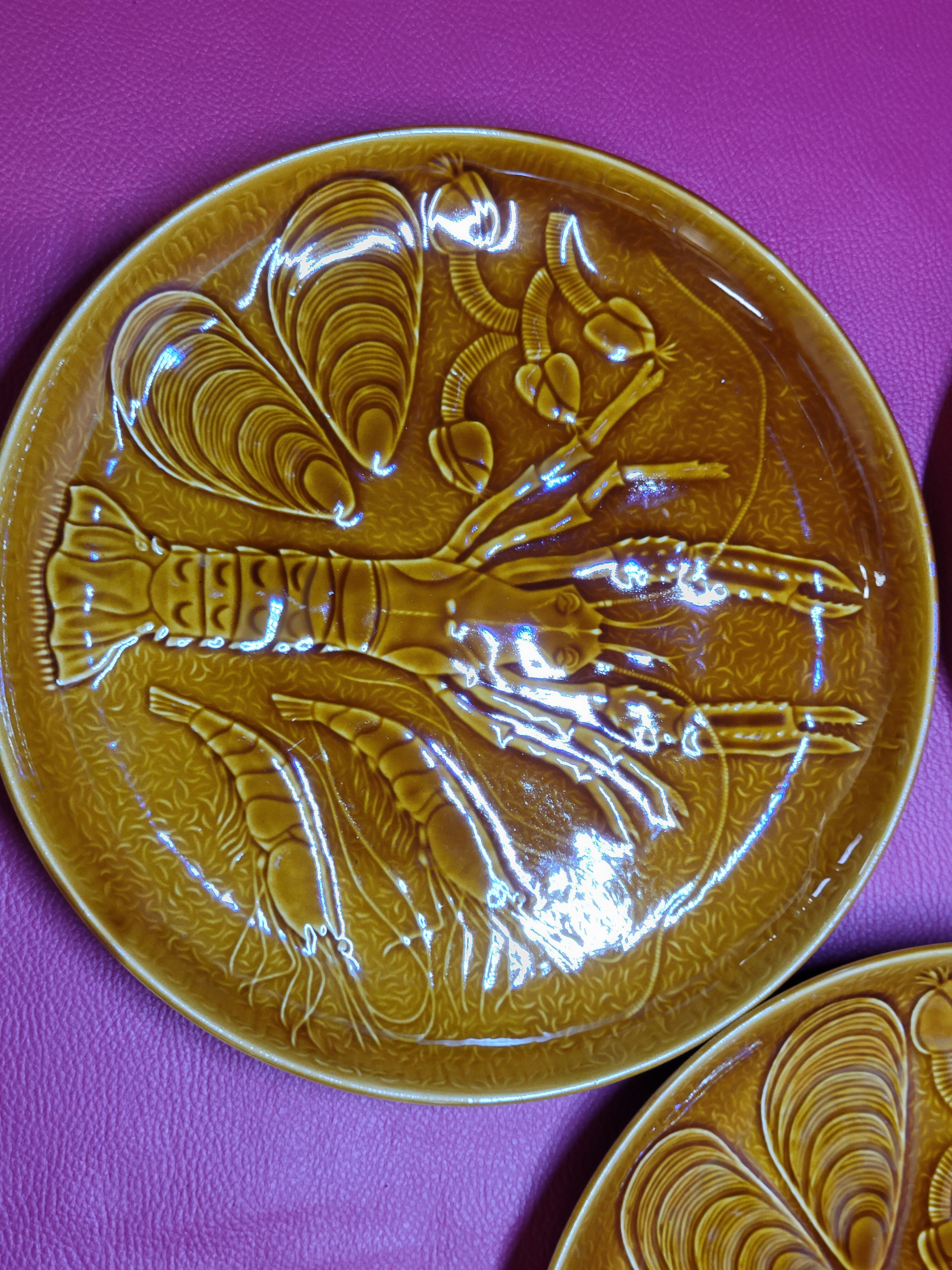 5 assiettes à coquillages crustacés en faïence barbotine Segovia