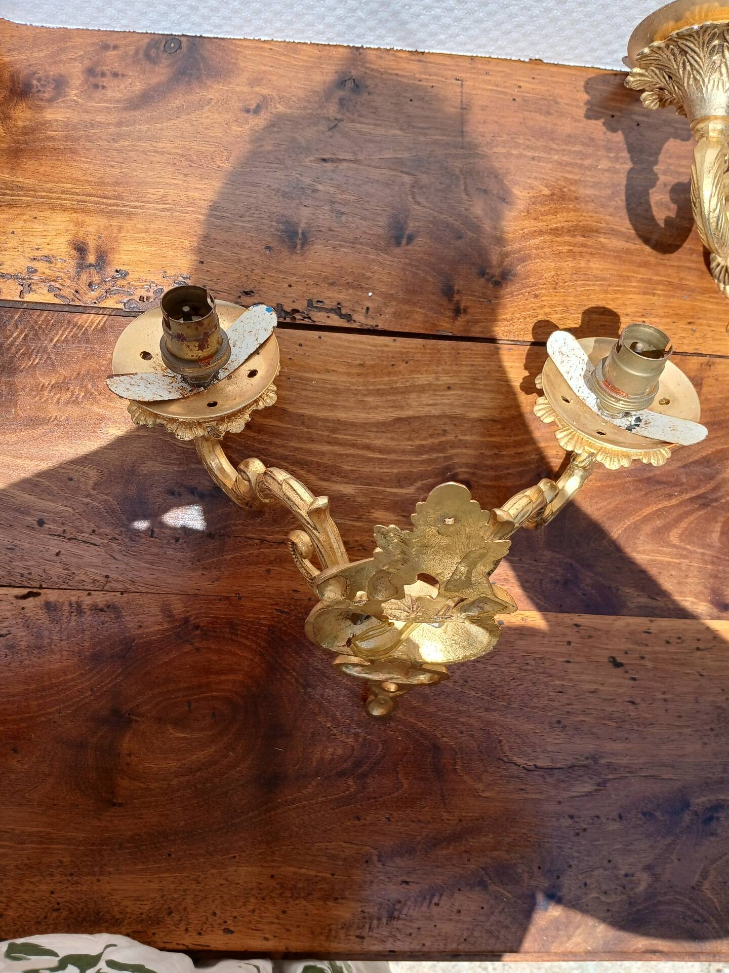 Pair of wall sconces in gilded bronze, Rococo style, Louis XV.