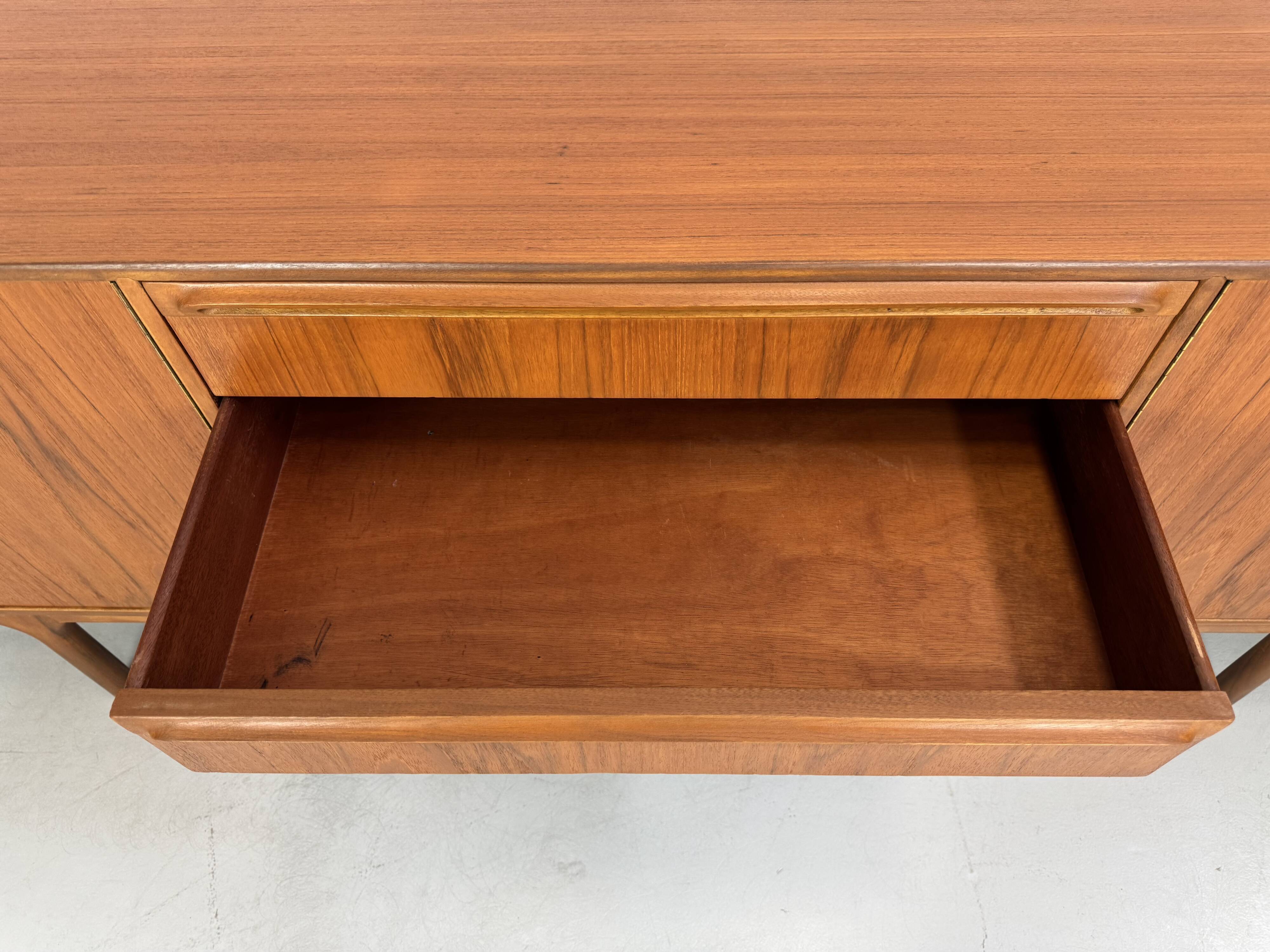 Buffet vintage par McIntosh