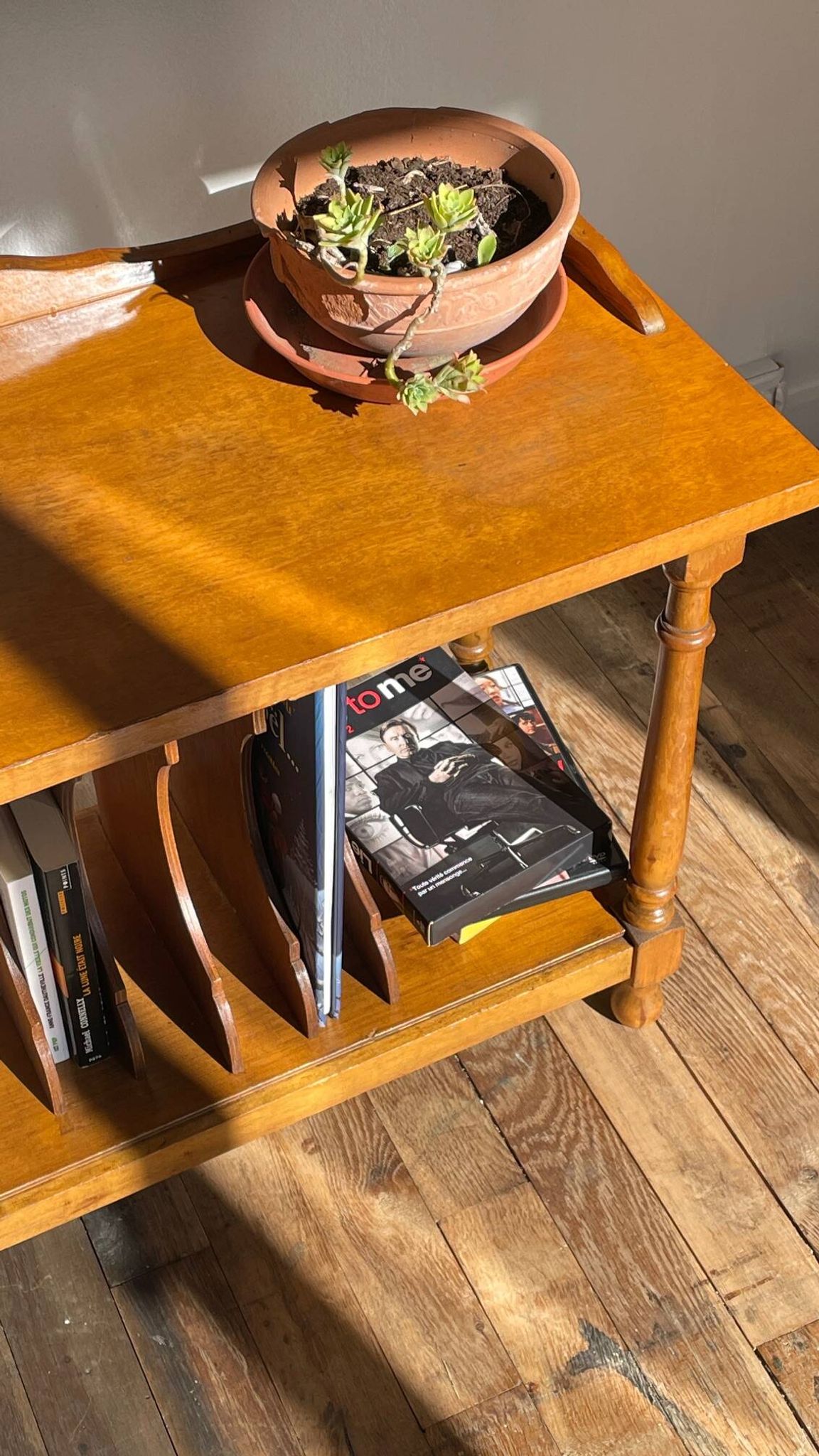 Vintage turntable cabinet