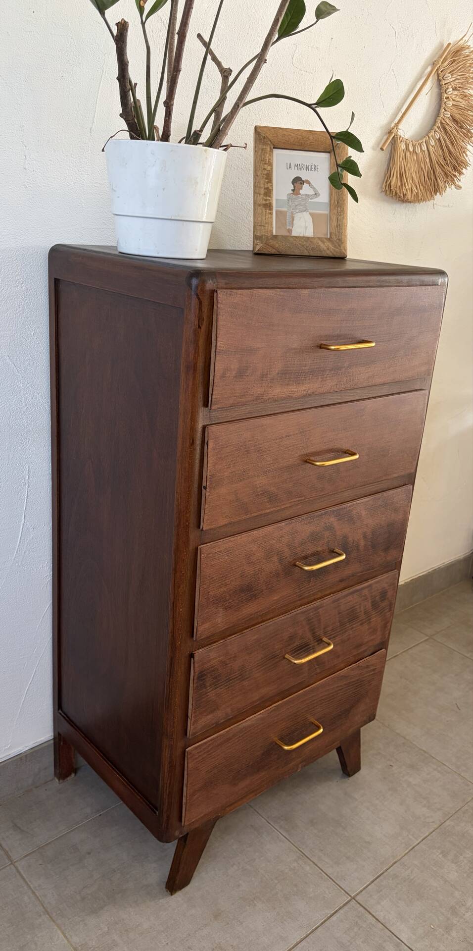 Vintage chest of drawers/commode from the 1960s.