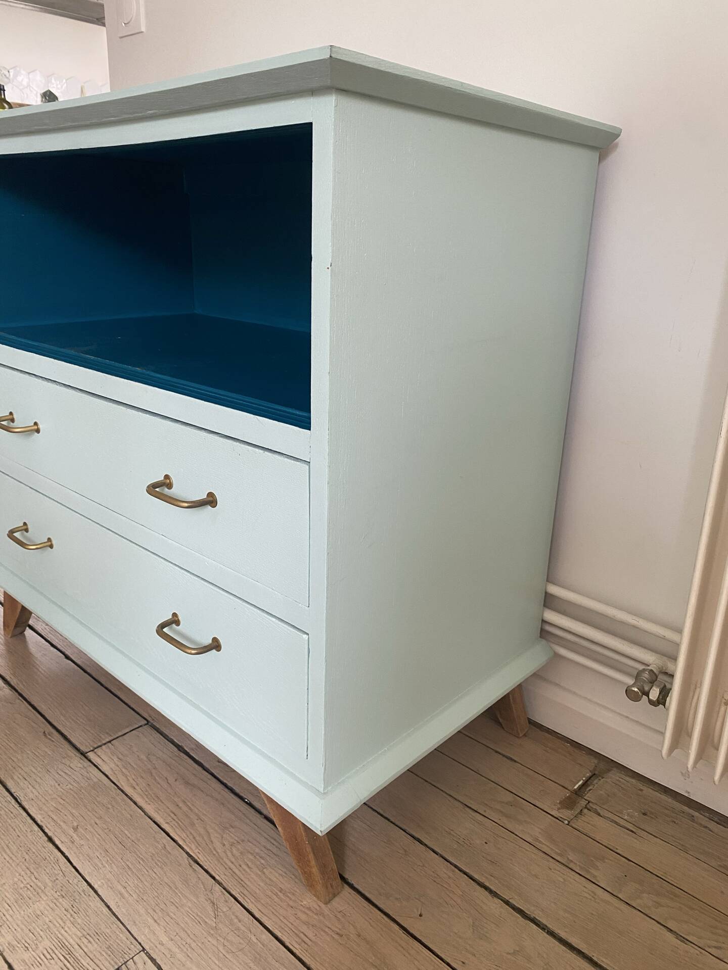 Vintage commode with tapered legs