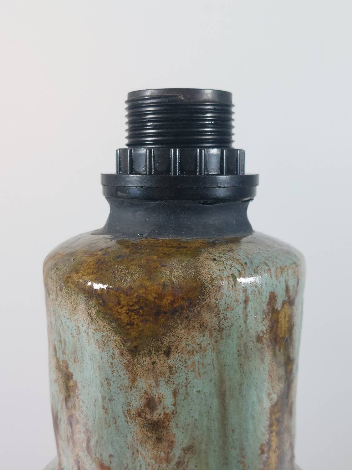Lampe de table en céramique artisanale vintage du milieu du siècle
