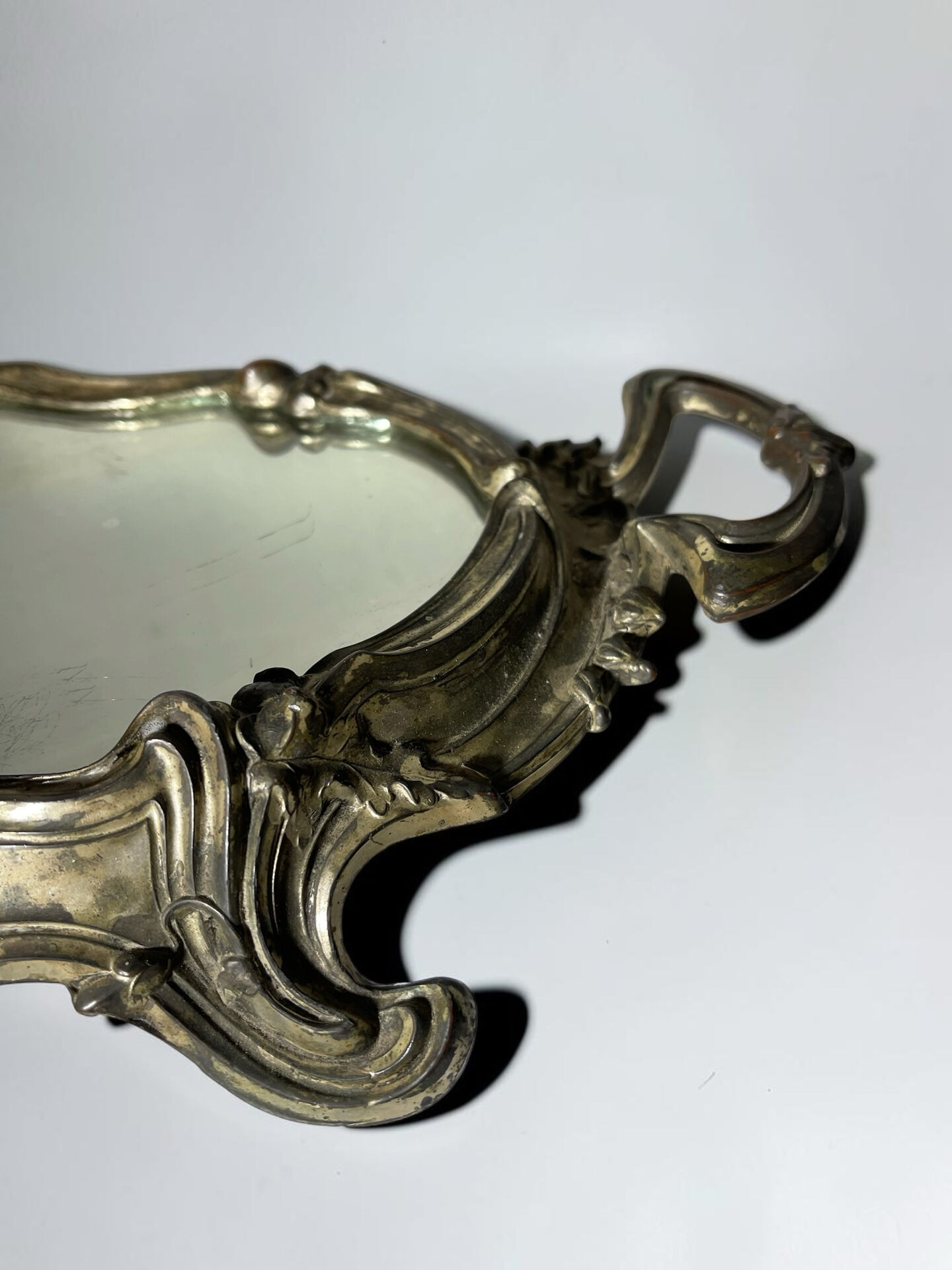 Antique mirror centrepiece, Louis XV style — Tray with handles,