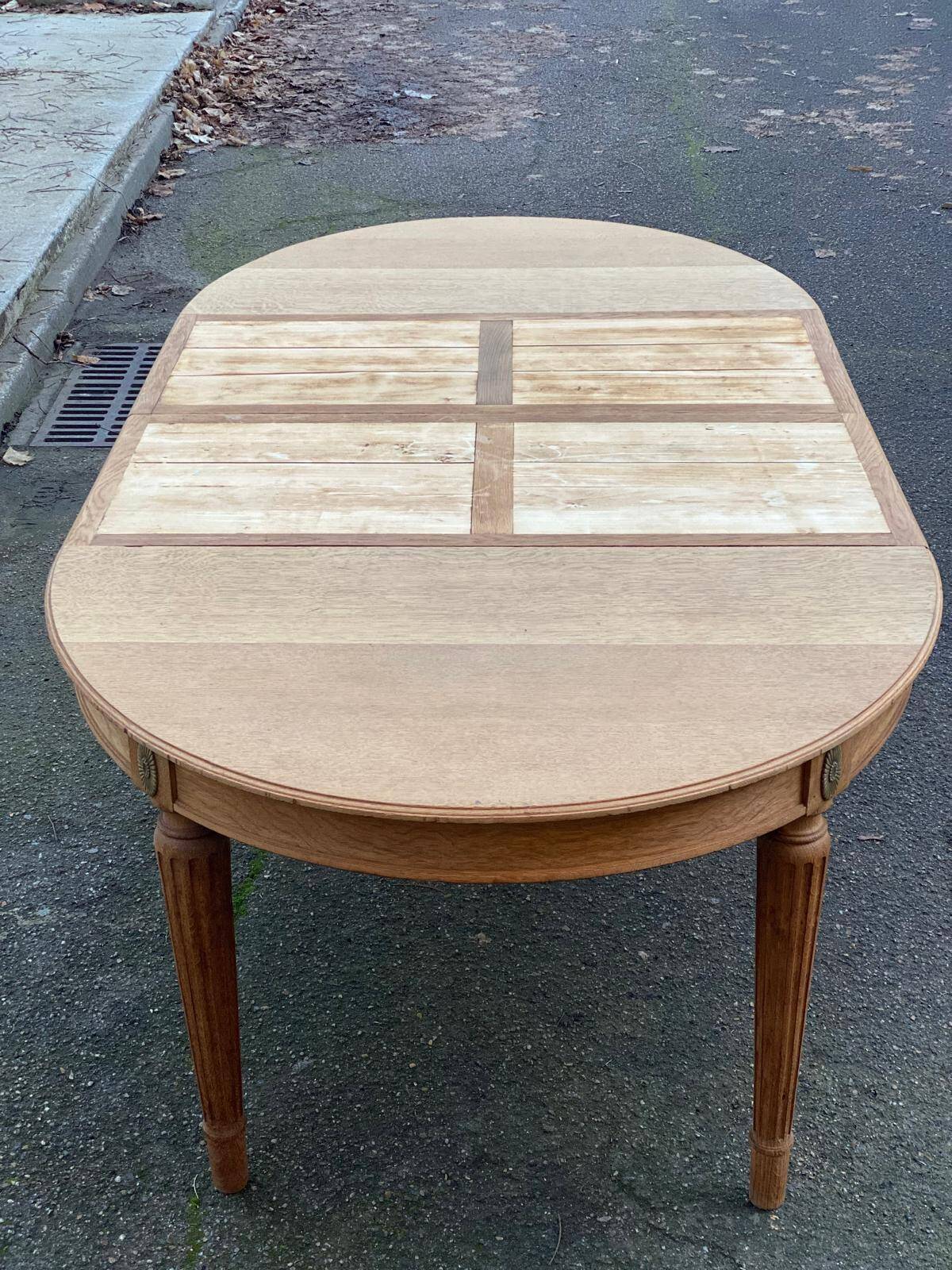 Renovated round Art Deco dining table in solid oak, 1950, 230cm extendable.