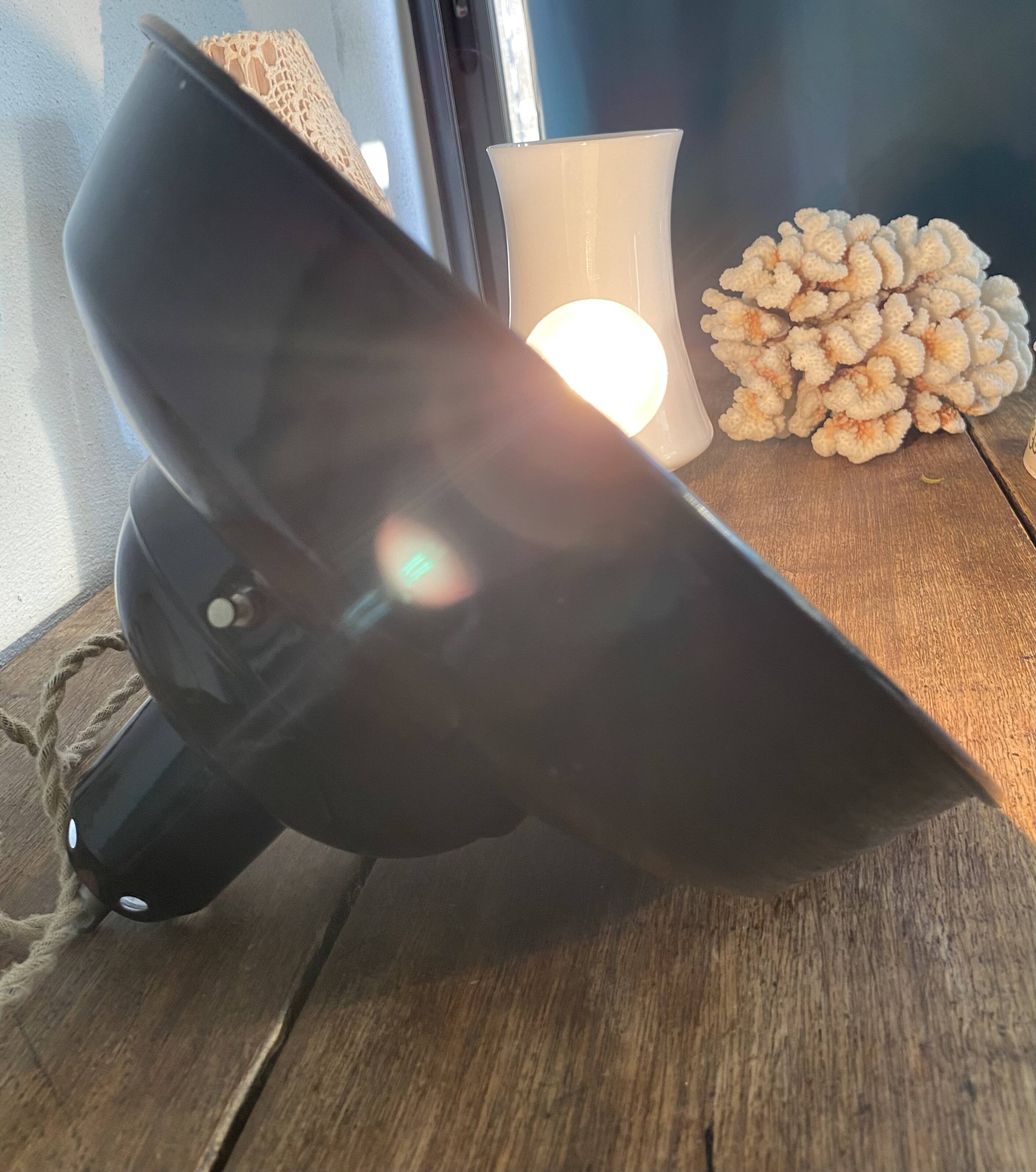 Enamelled sheet metal pendant light, fabric cable