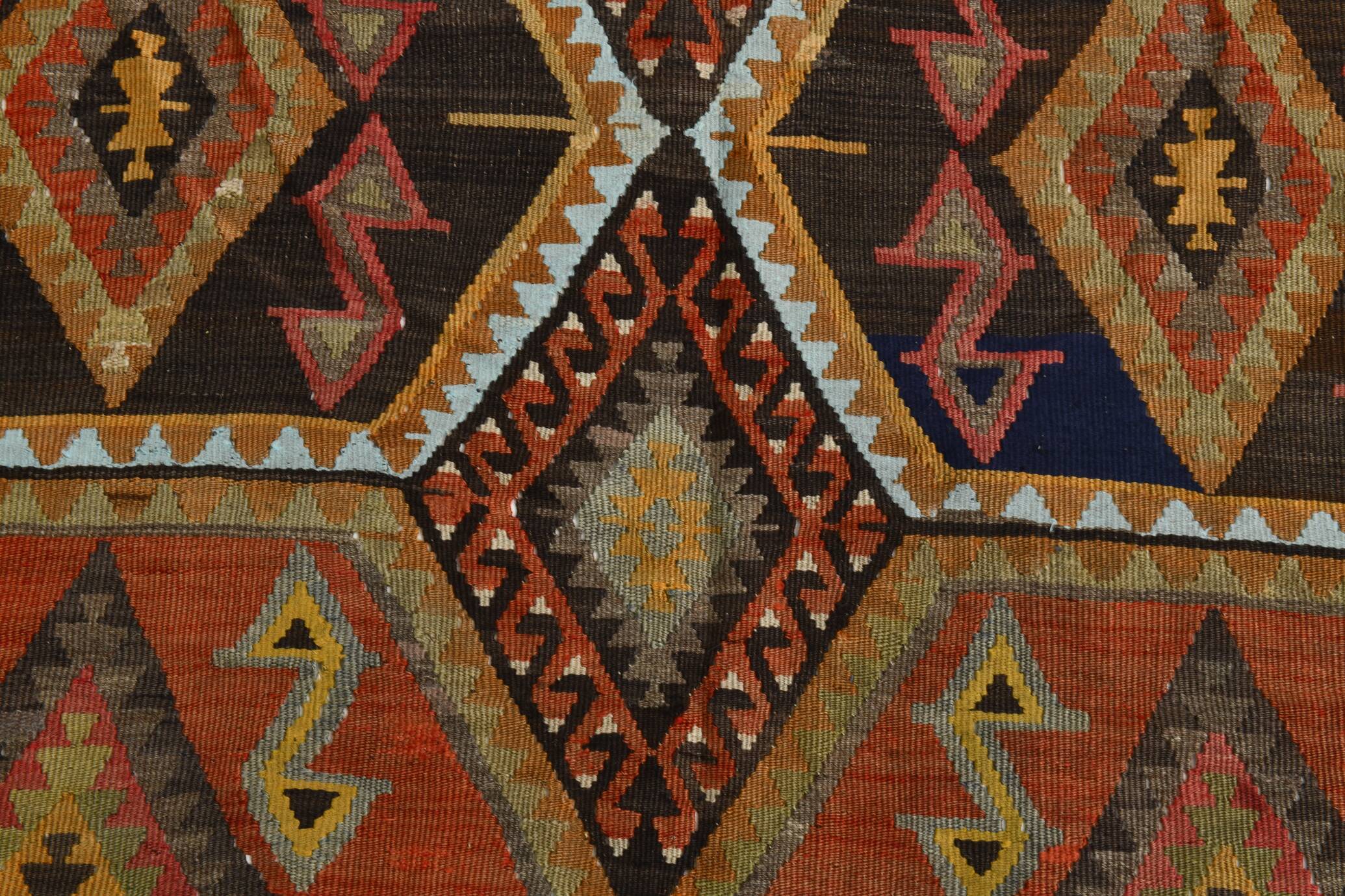 Tapis Kilim Ancien Fait Main – Motifs Géométriques et Symboles Protecteurs