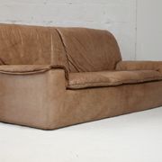 Cinna sofa. Circa 1970. Foam and "caramel" leather. 3 seats.