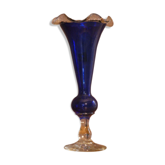 Vase en verre bleu