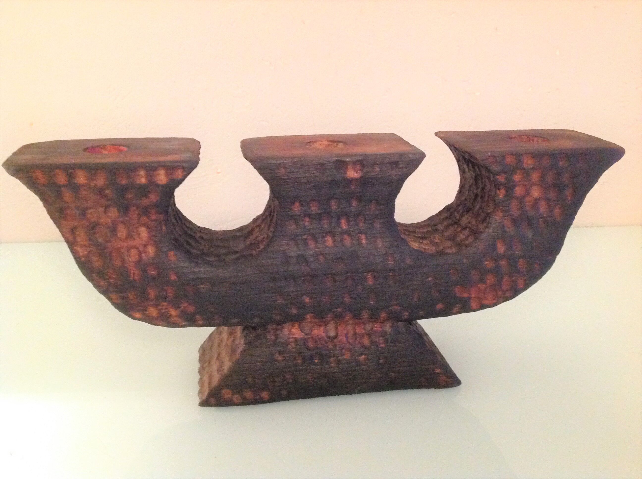 Brutalist chandelier with three heads in burnt wood / vintage 60s-70s