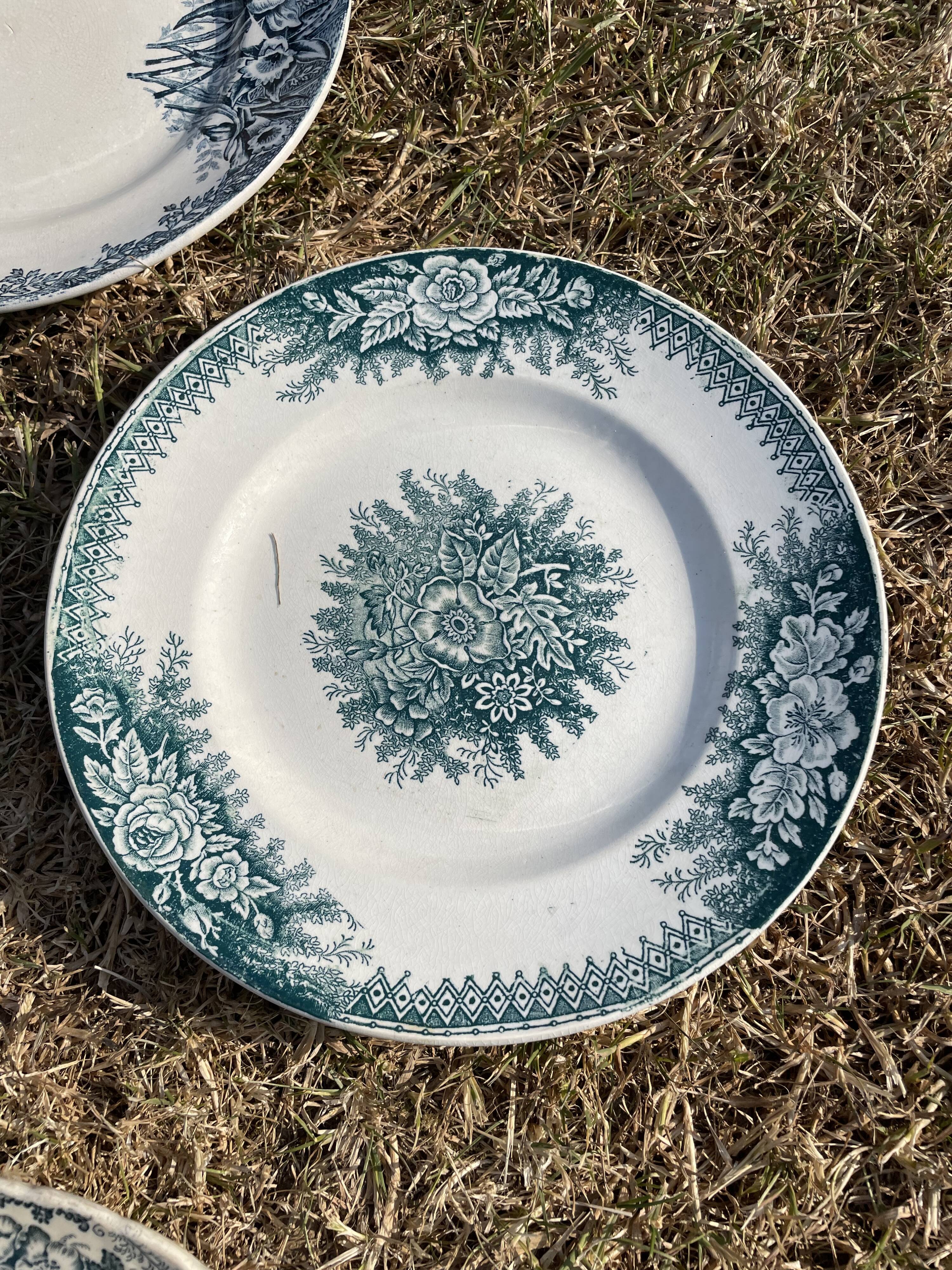 Set of 8 mismatched iron earth flat plates