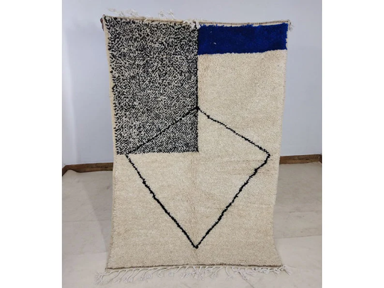 Handmade moroccan berber carpet 174 x 109 cm