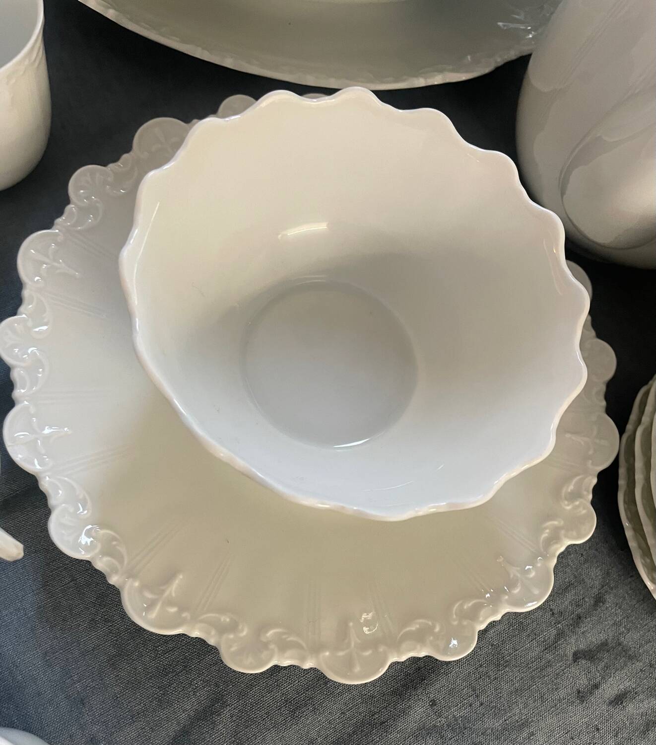 Prestigious 62-piece dinnerware set in vintage 70's Limoges white porcelain by Raynaud