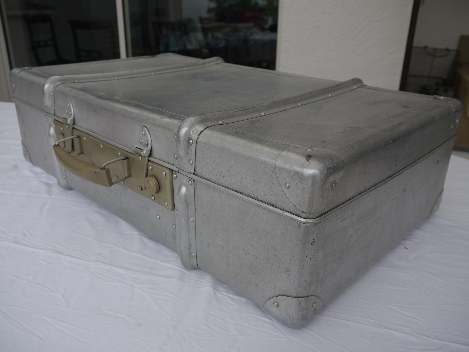Beautiful fully metallic suitcase of the years 60