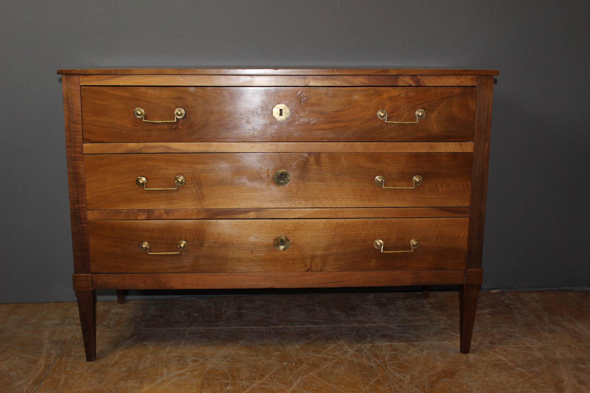 Commode Directoire en noyer début XIX