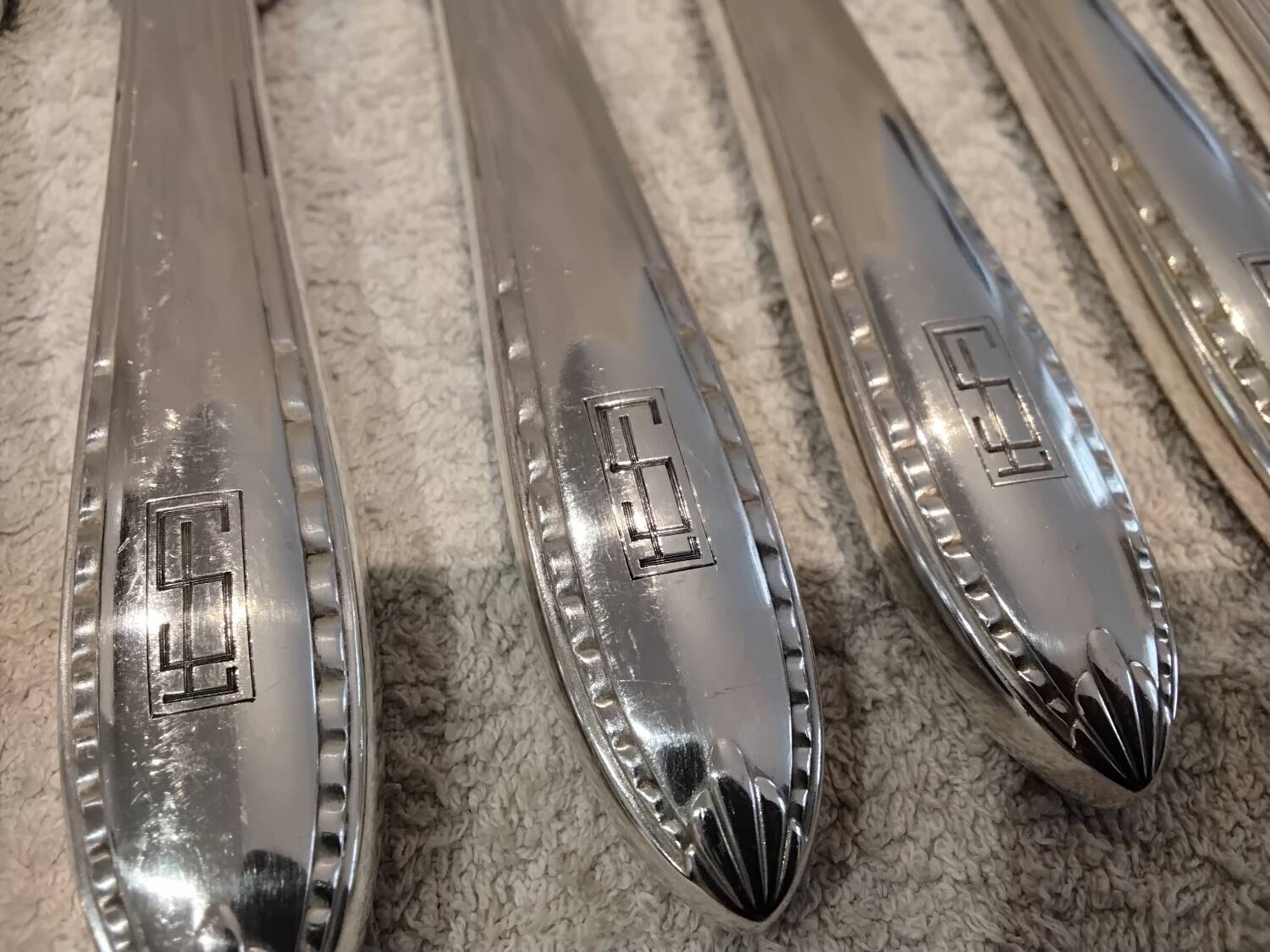12 silver-plated table knives by Christofle Albatros SL