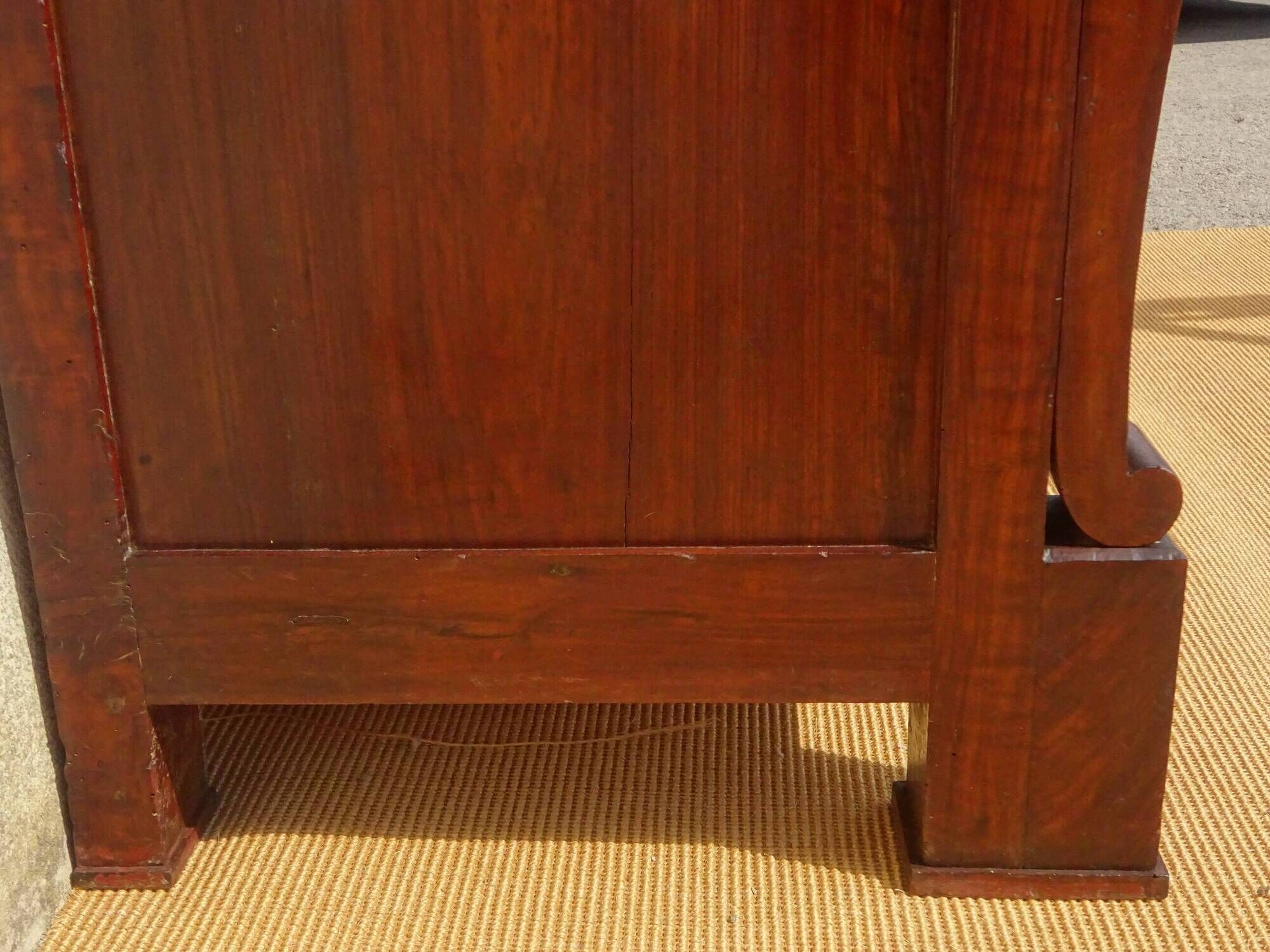 Antique chest of drawers with cross motifs, made entirely of solid walnut.