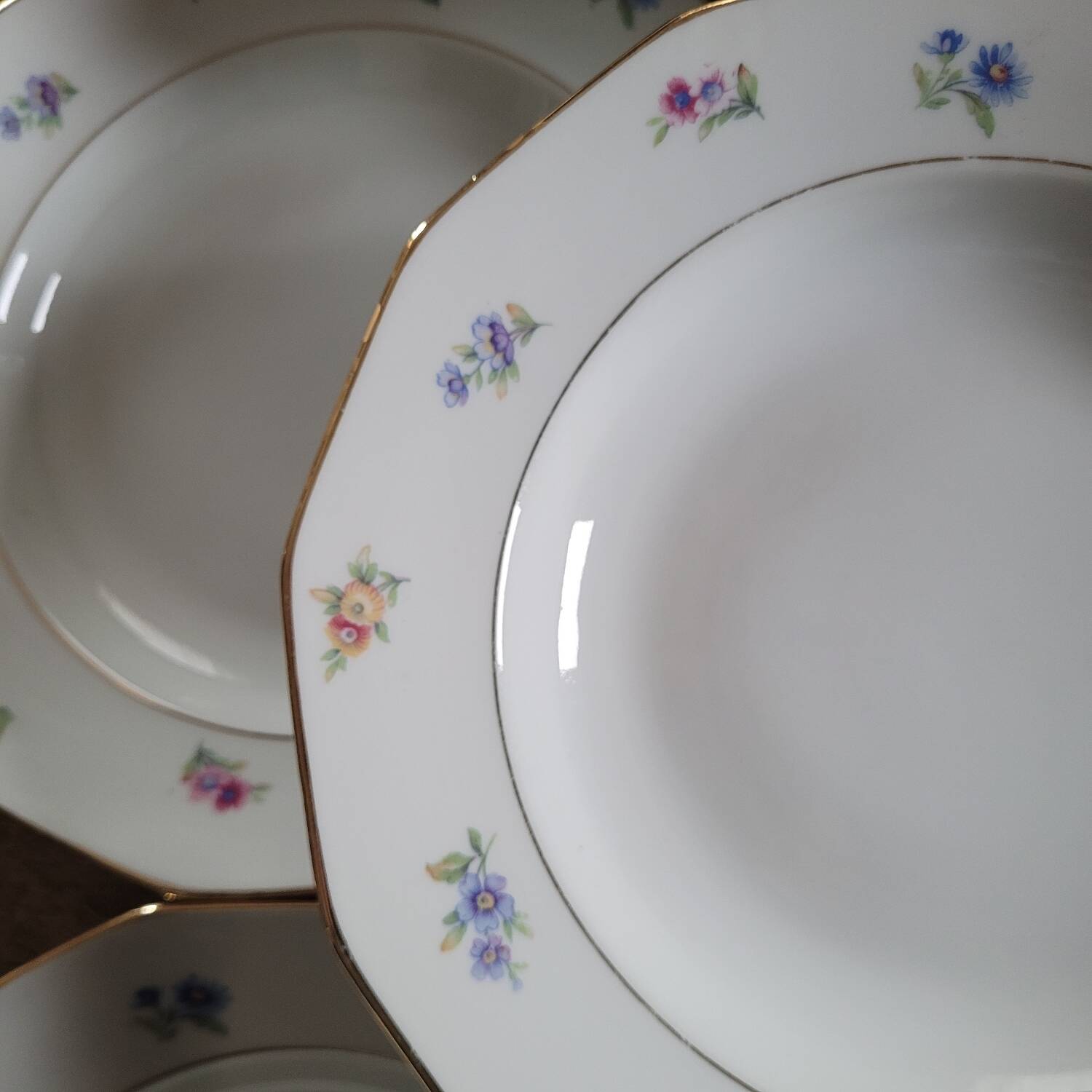 8 12-sided soup plates – floral porcelain with gold edging