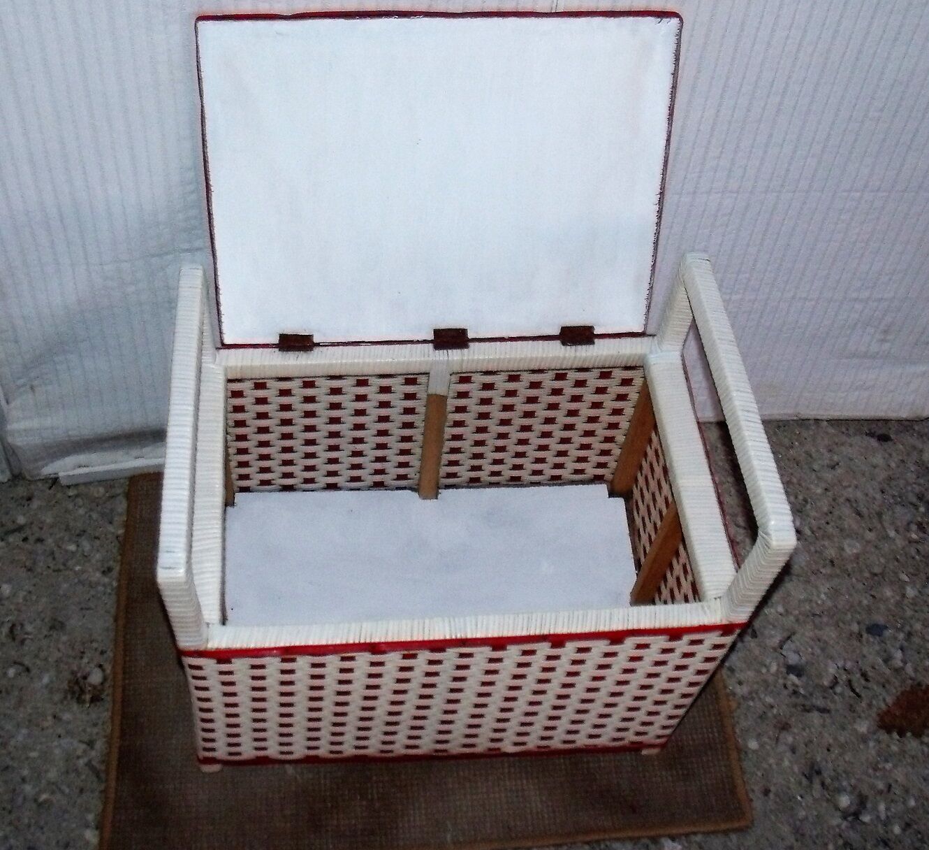 Toy storage chest child scoubidou vintage