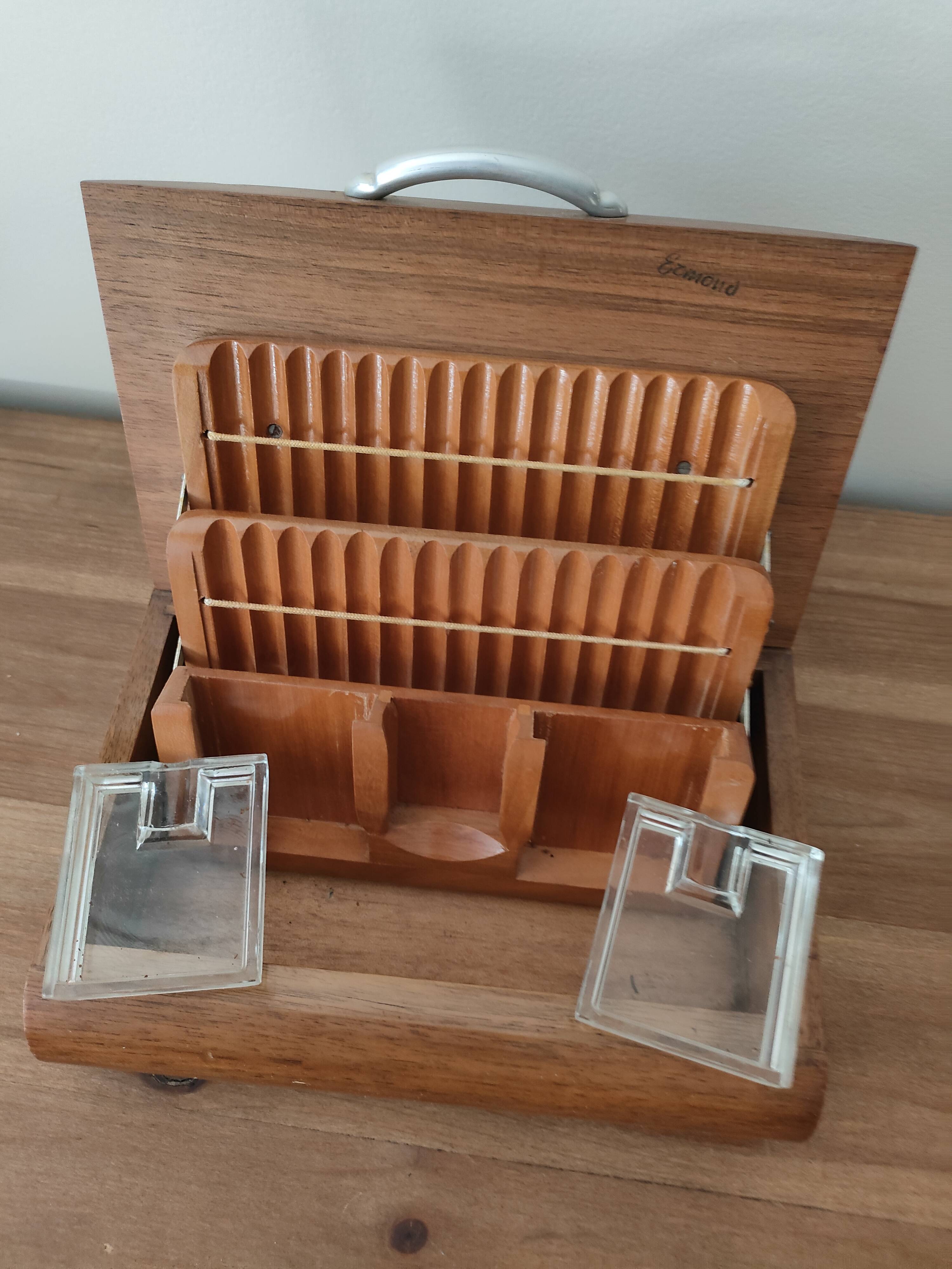 Vintage cigarette box signed Ermond with 2 integrated ashtrays.
