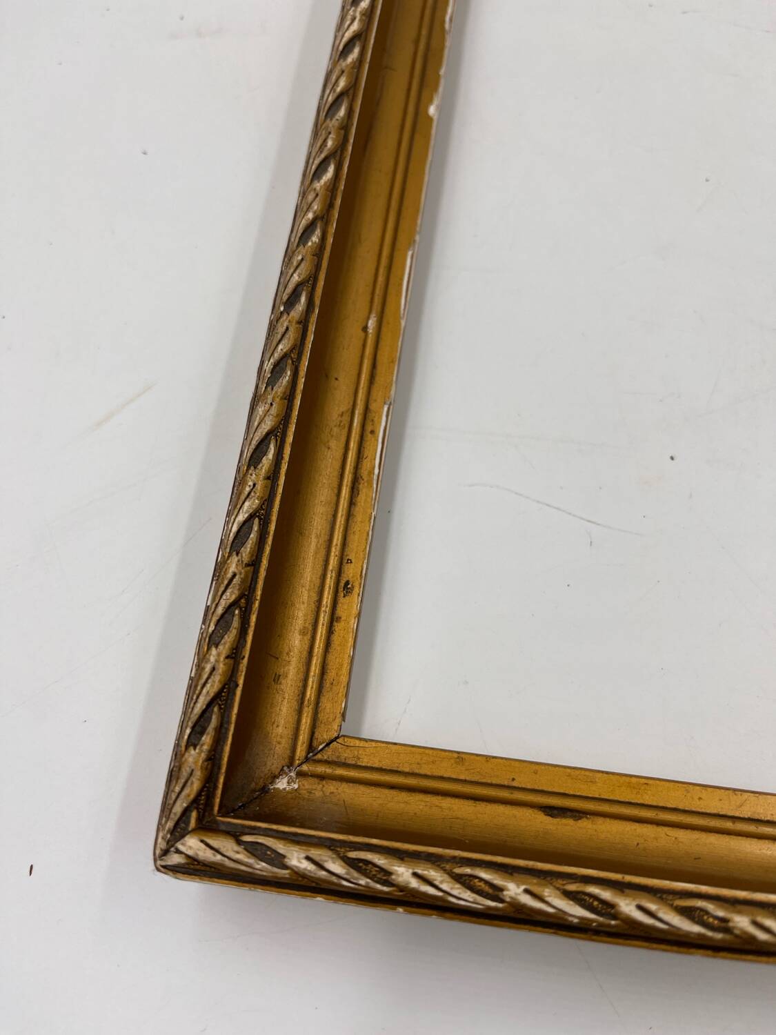 Set of 4 gold frames