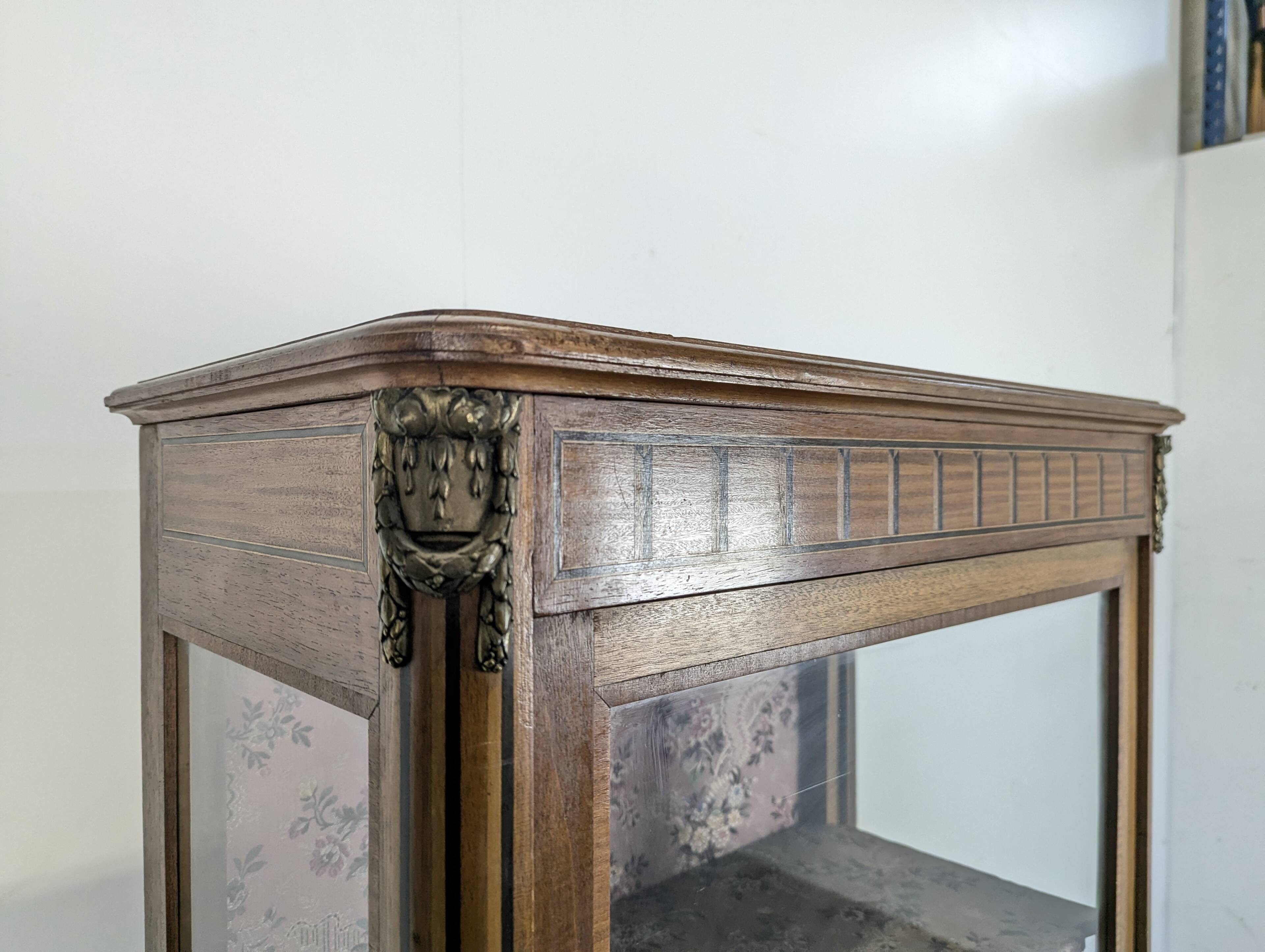 Rosewood display cabinet in Transitional style