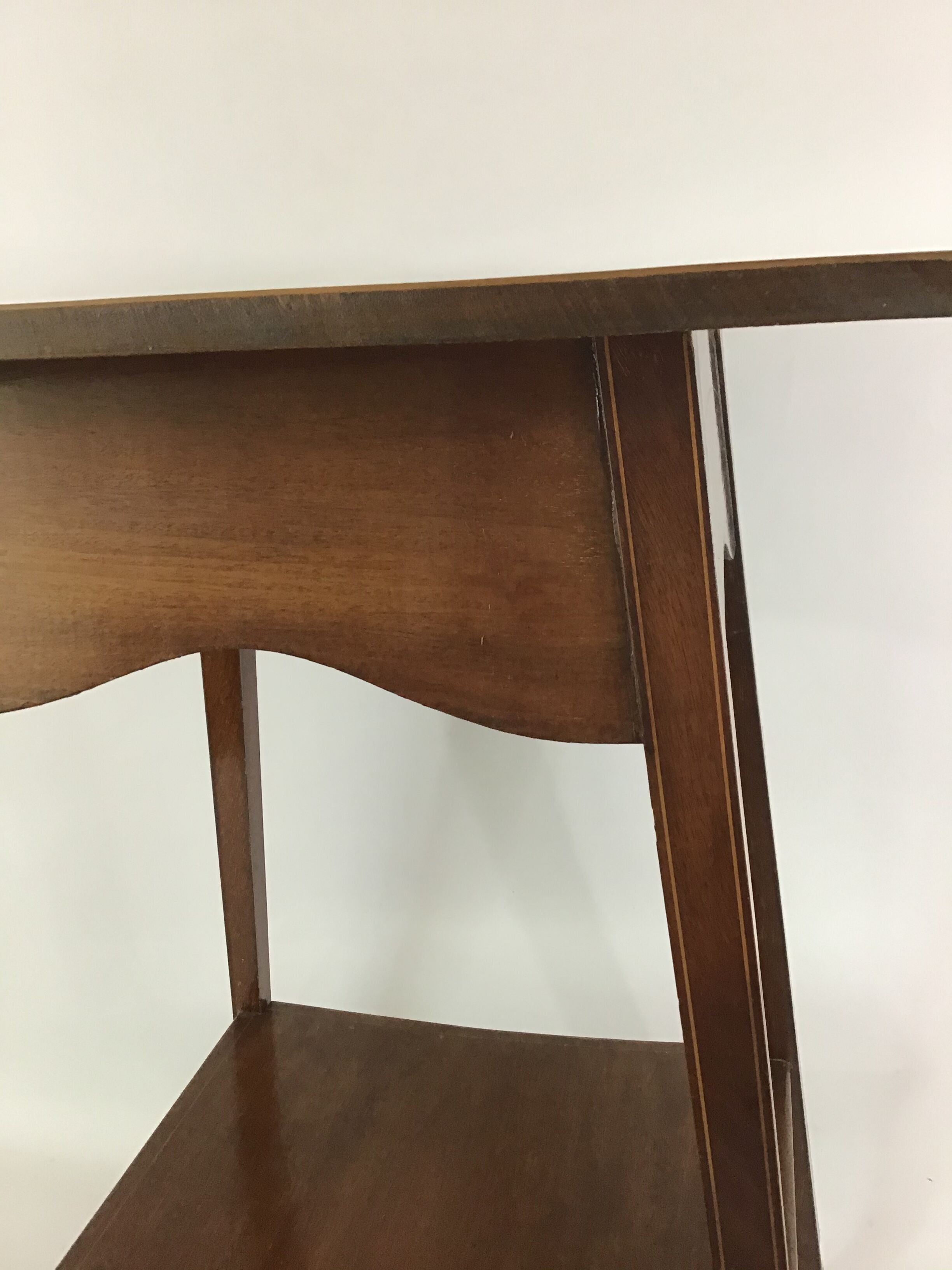 Varnished wooden sellette