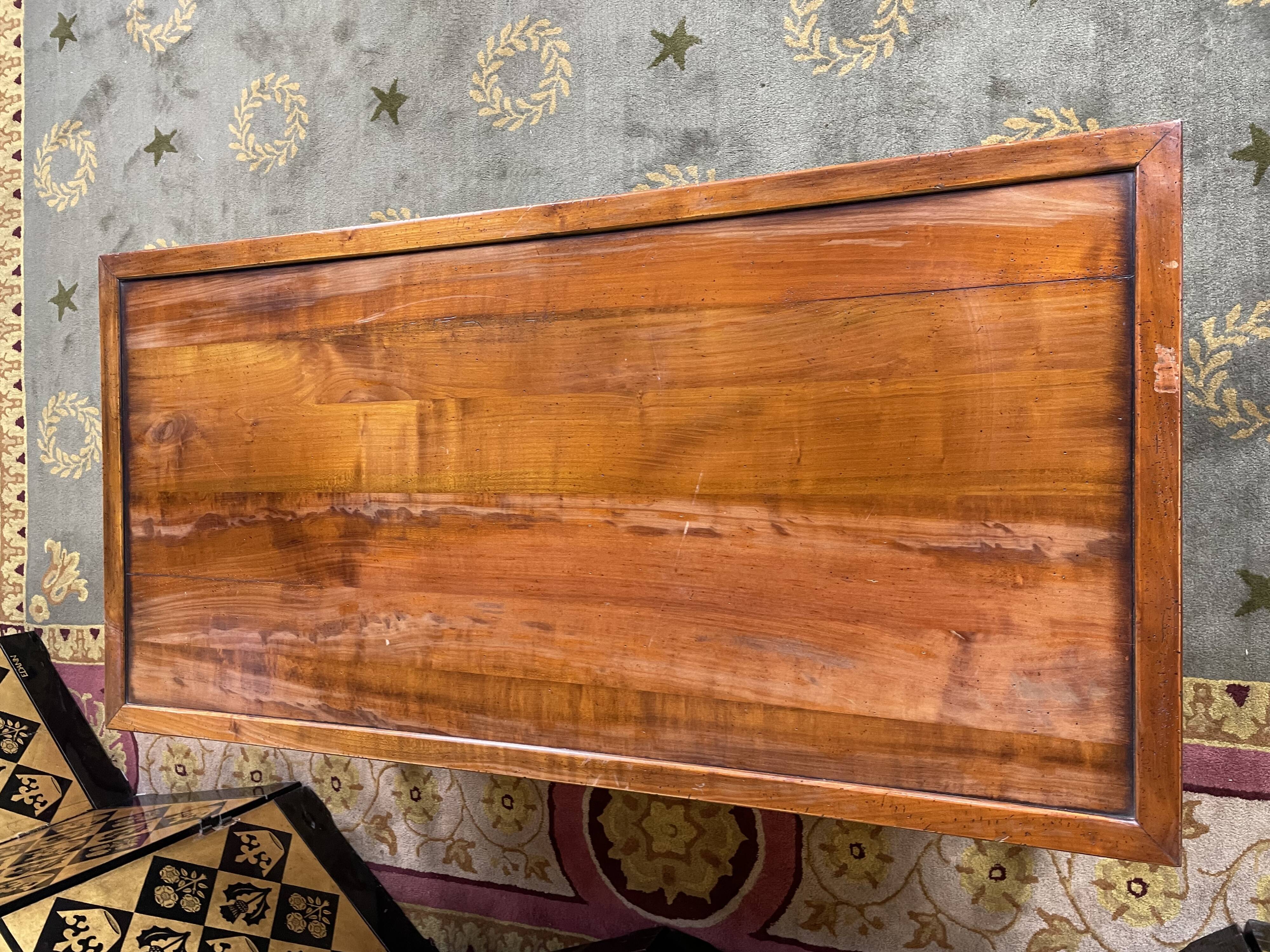 Coffee table with double trays and turned feet