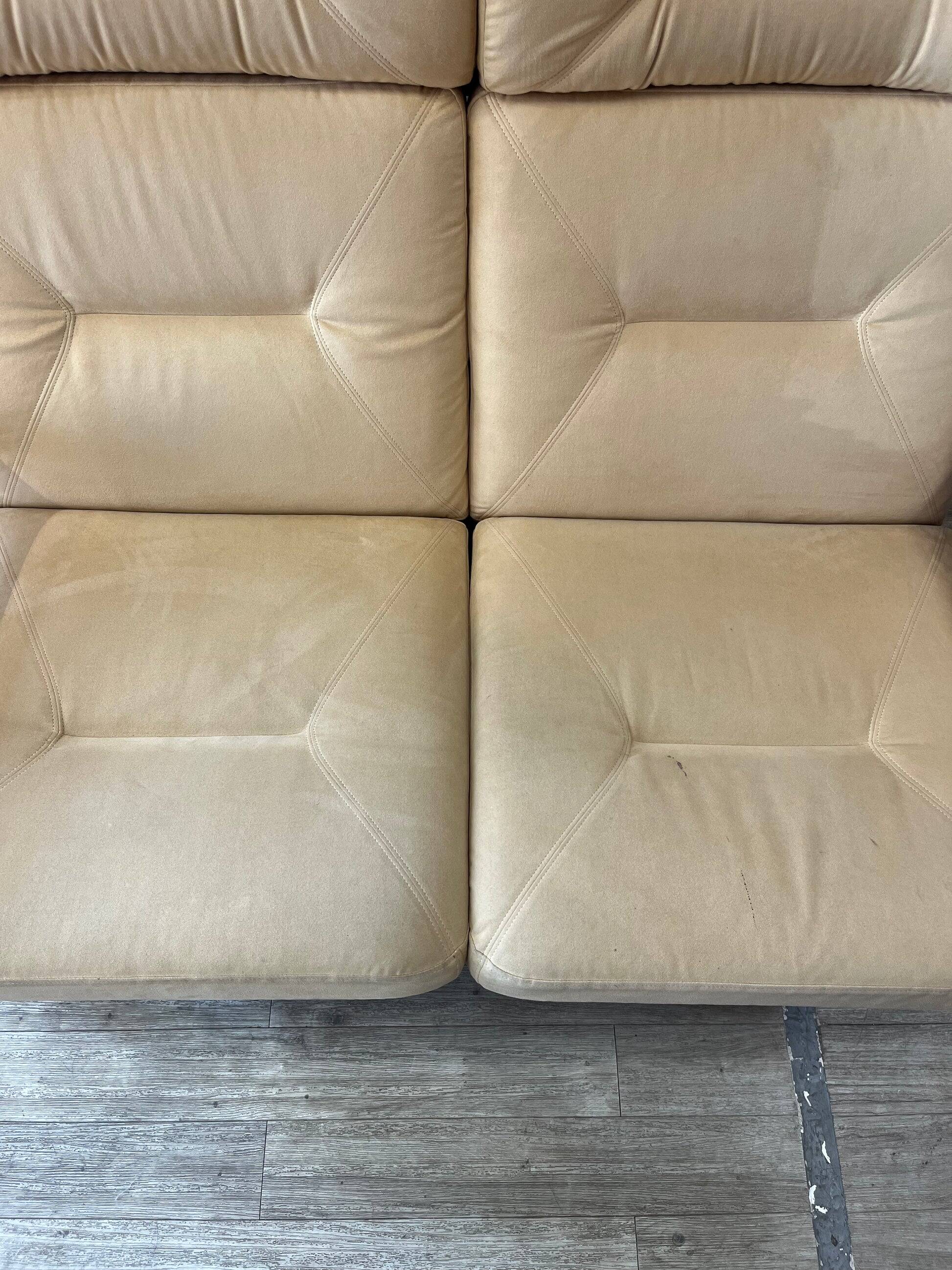 Scandinavian two-seater bench in solid teak and suede from the 1970s.