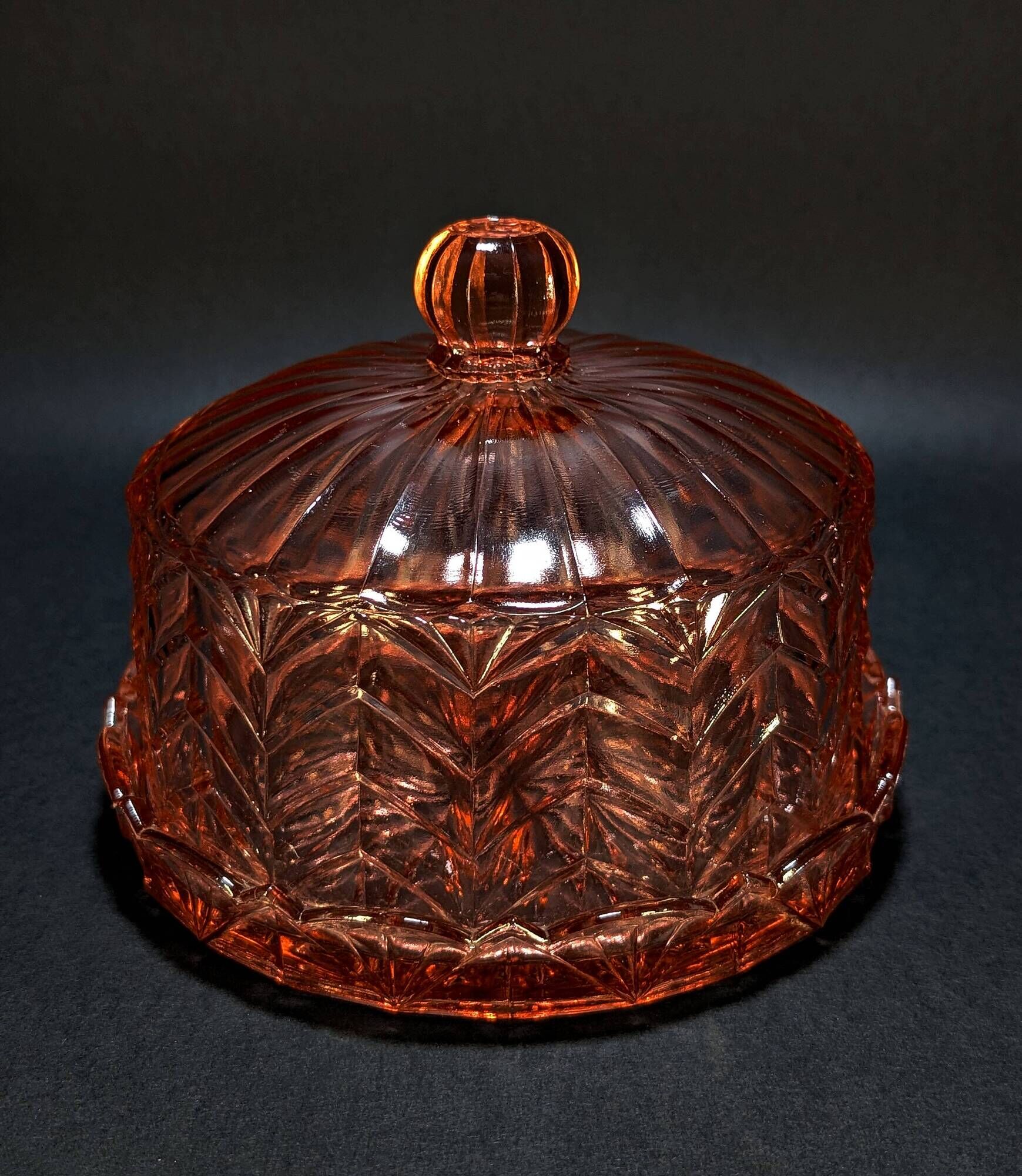 Small Art Deco Cake Dome in Rosaline (Depression Glass) 1930