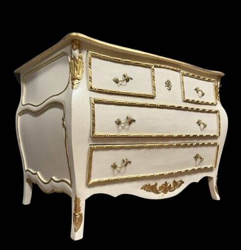 Commode galbée style louis XV