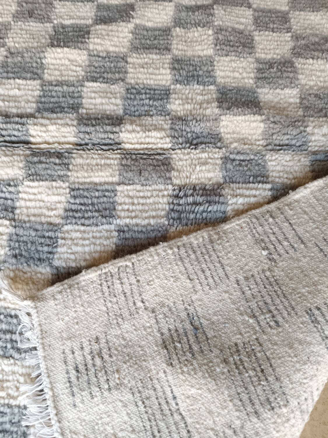 Béni Ouarain rug white gray checkerboard